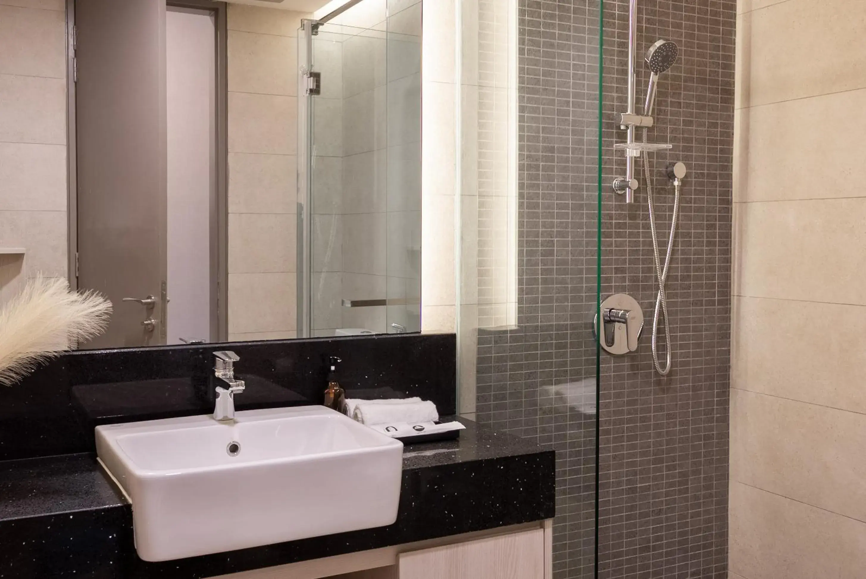 Bathroom in Societe Suite by Lyfehaus Bathroom in Societe Suite by Lyfehaus