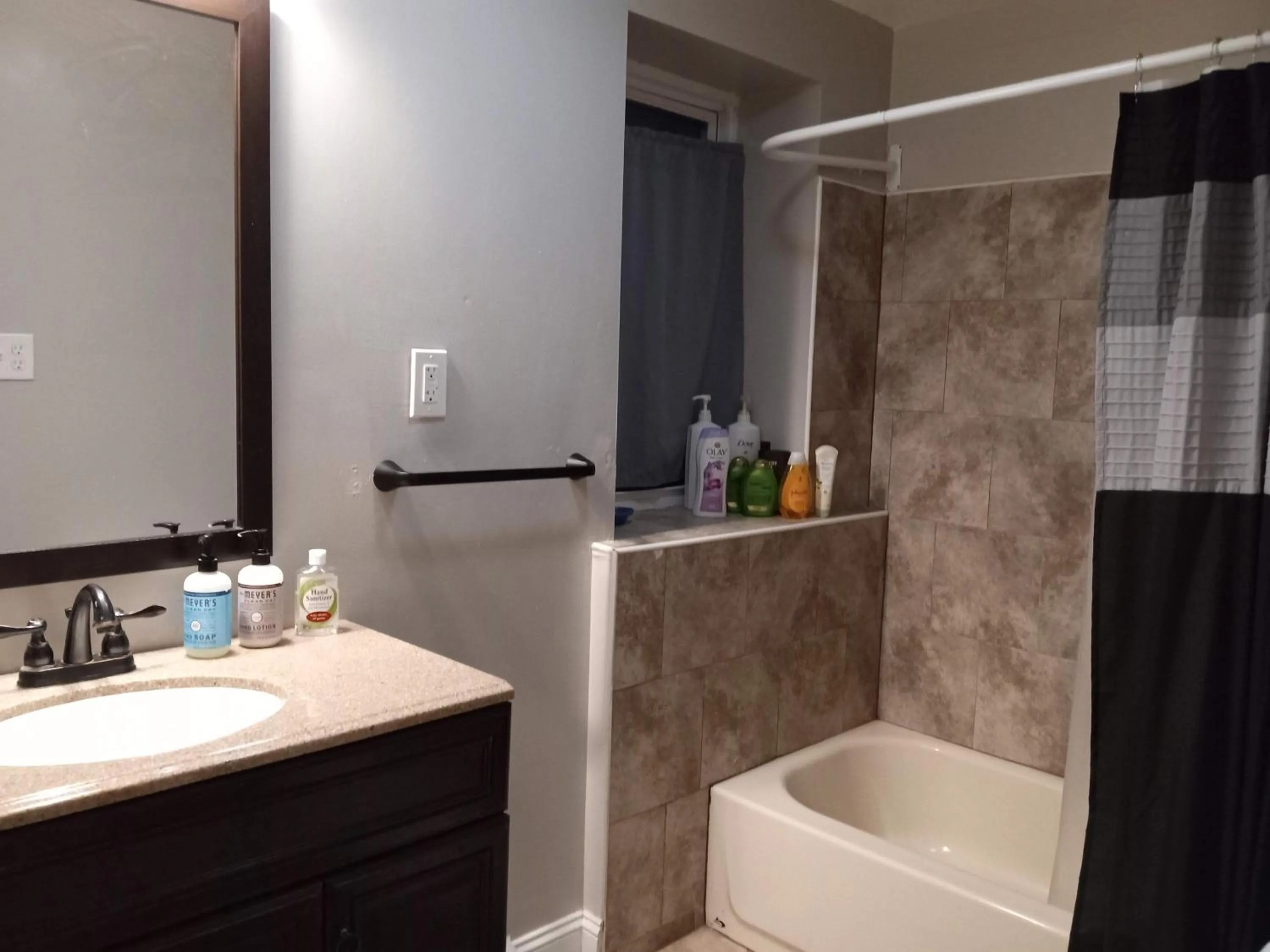 Shower in Fairmount House Free Street Parking Quiet Spacious