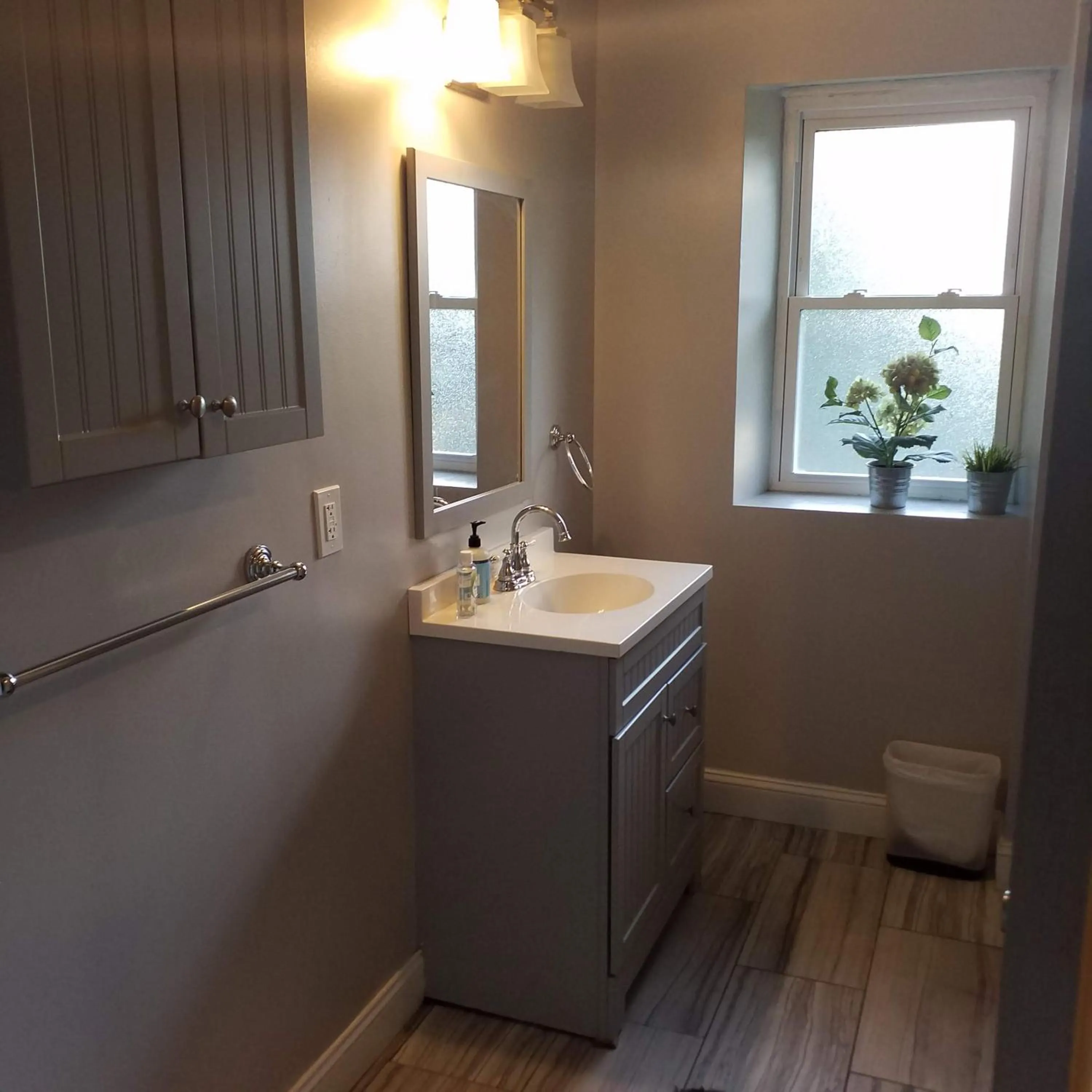 Bathroom in Fairmount House Free Street Parking Quiet Spacious