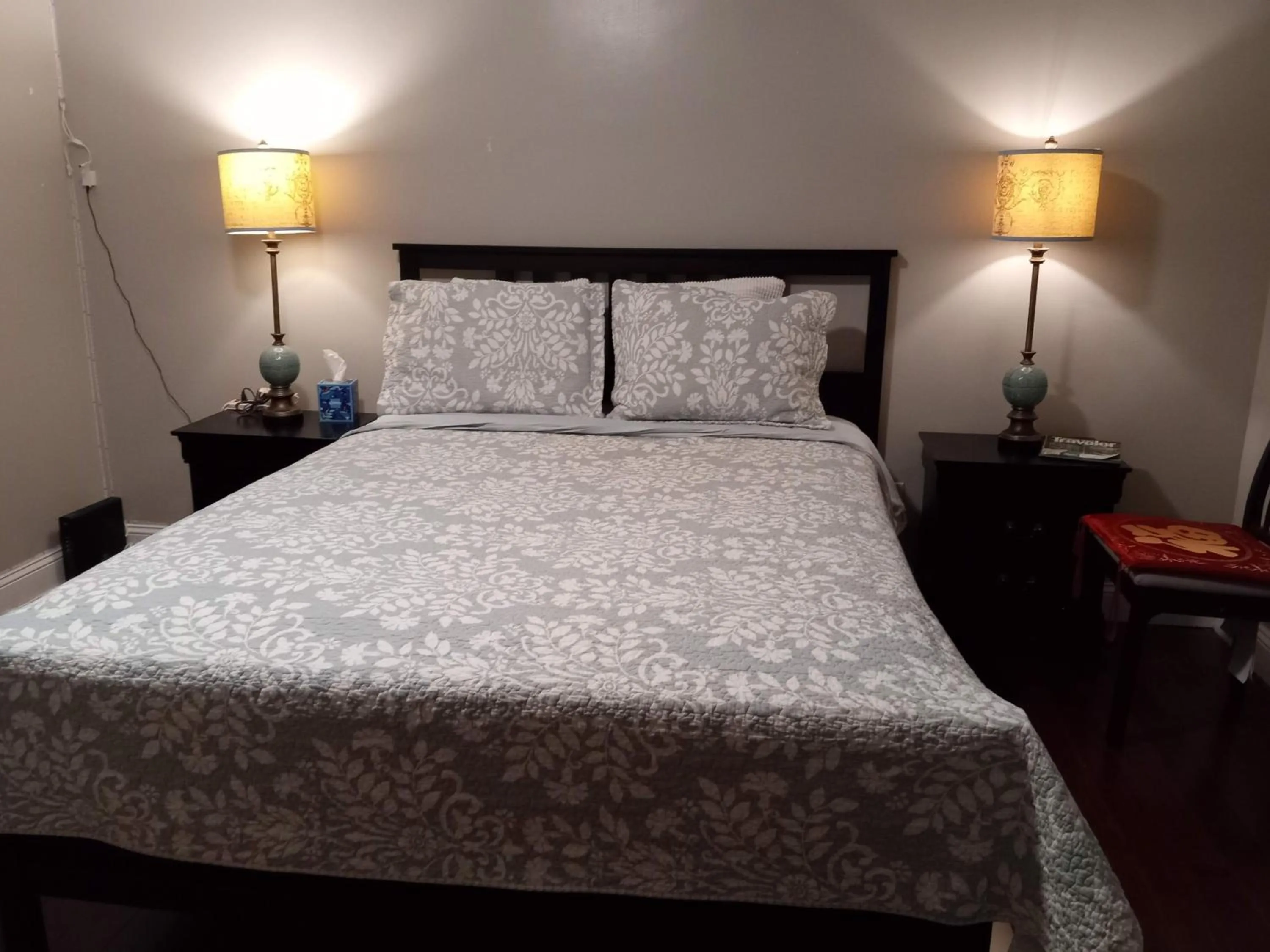 Bedroom, Bed in Fairmount House Free Street Parking Quiet Spacious