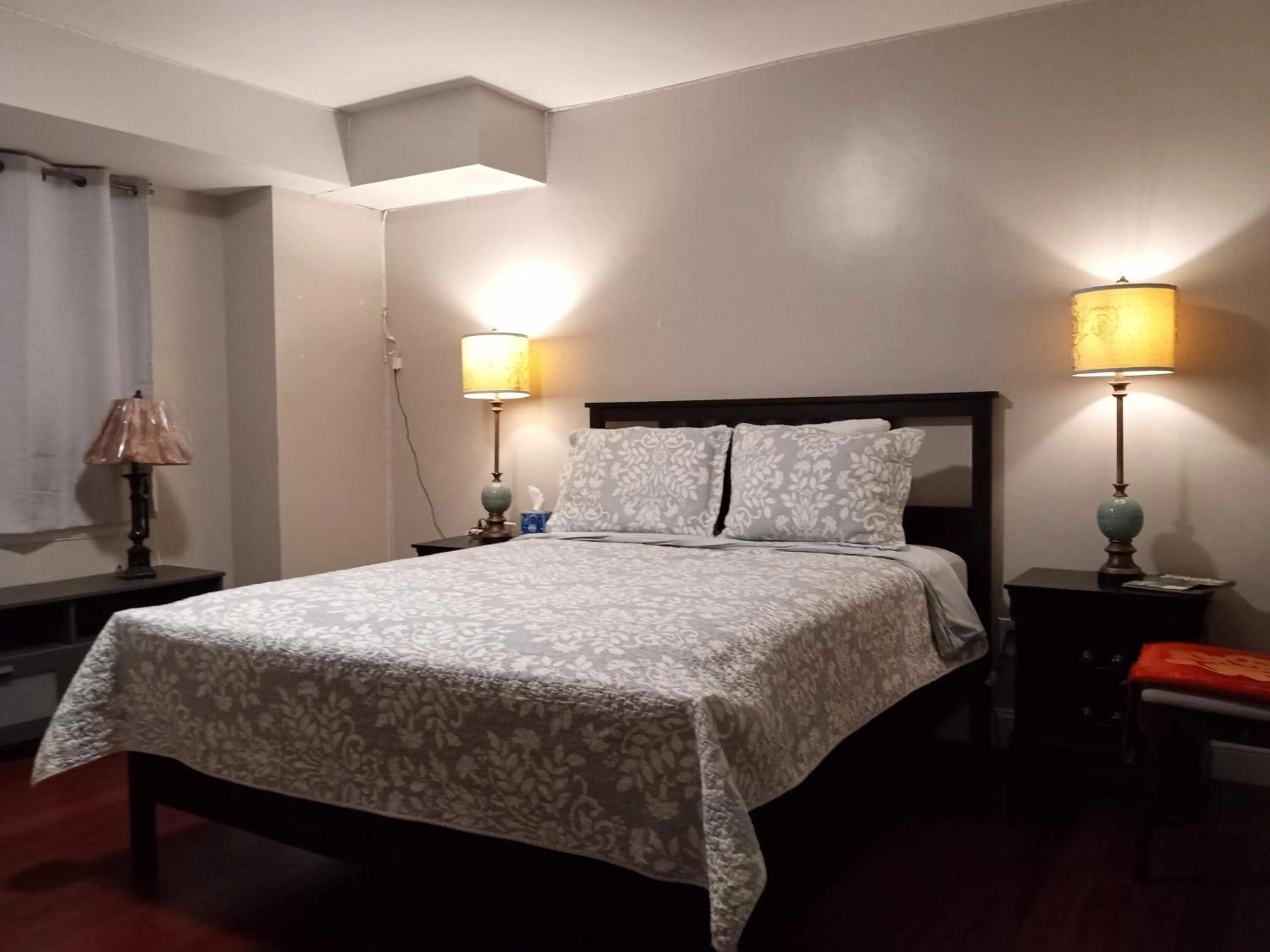 Bedroom, Bed in Fairmount House Free Street Parking Quiet Spacious