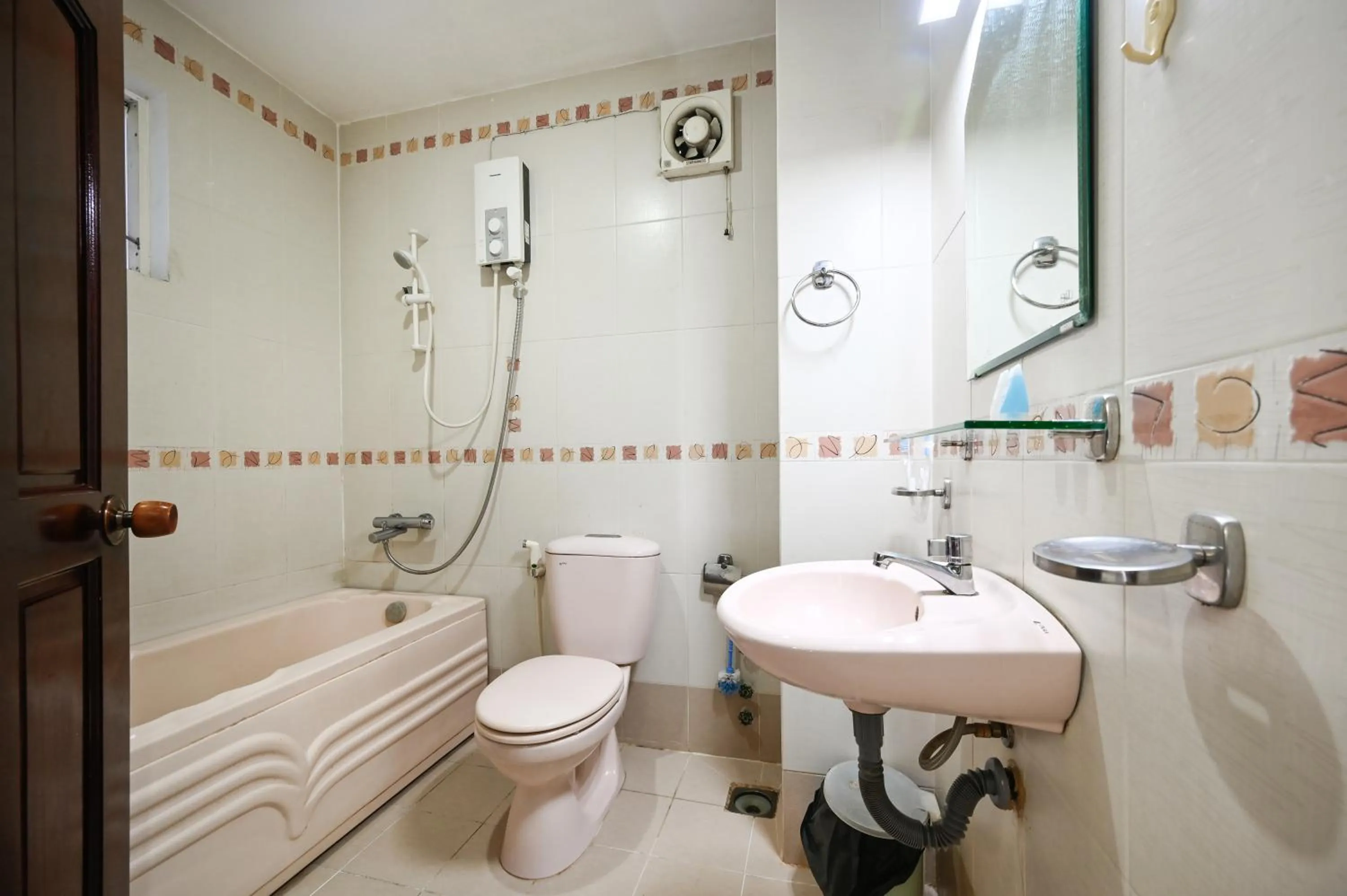 Bathroom in Ohio Hotel & Apartment