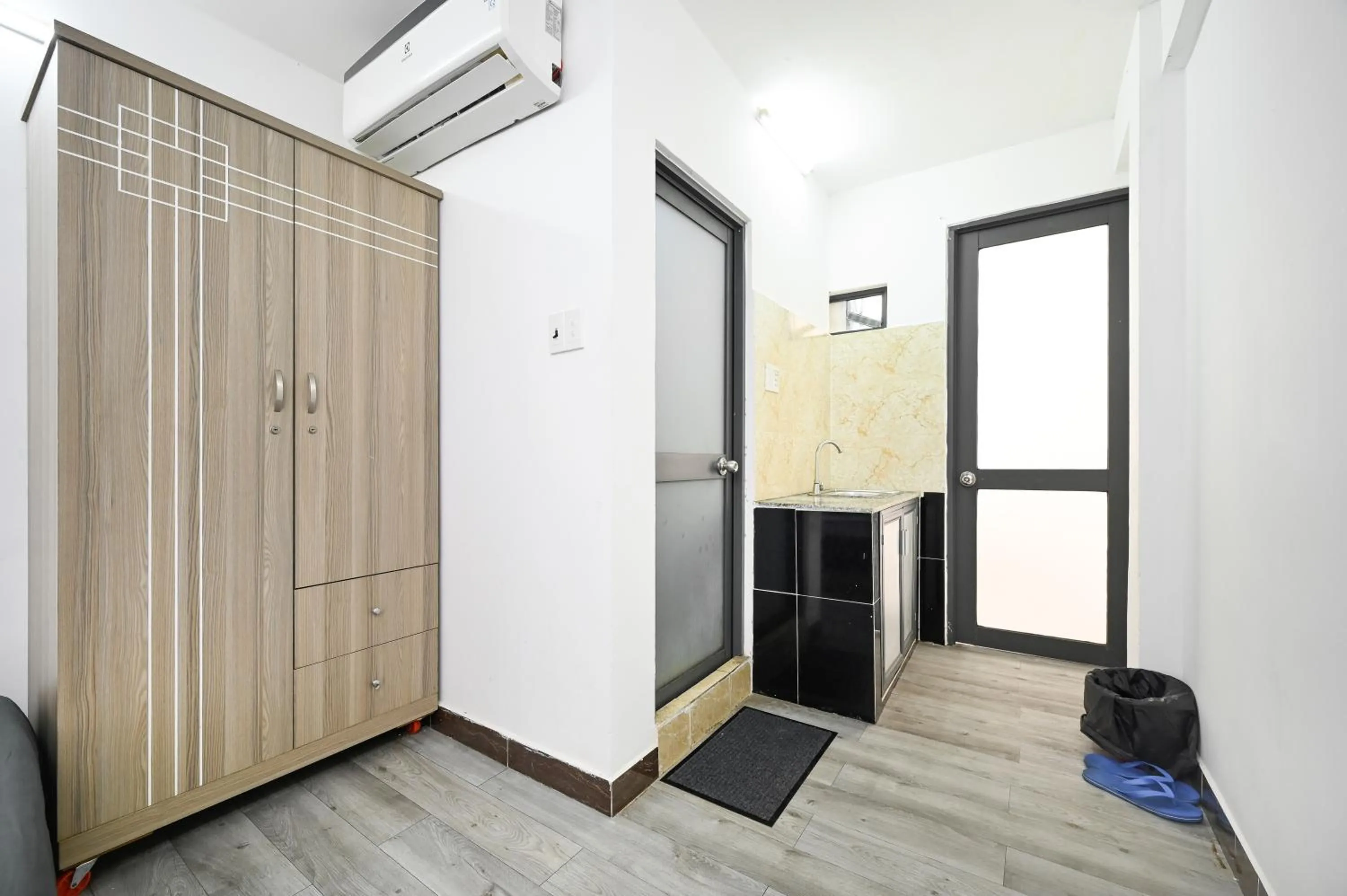 wardrobe in Ohio Hotel & Apartment