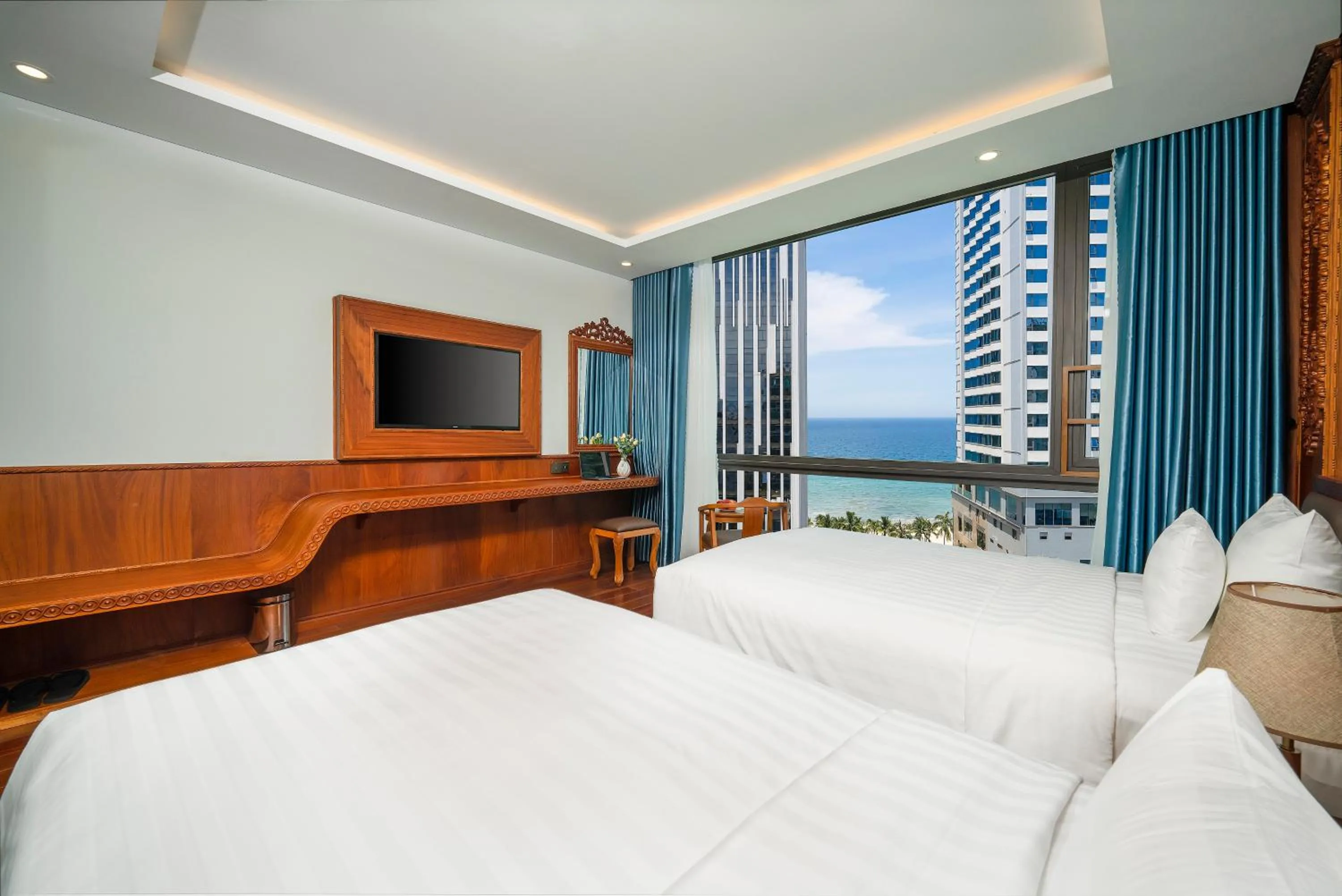 Bed in Monalisa Luxury Hotel