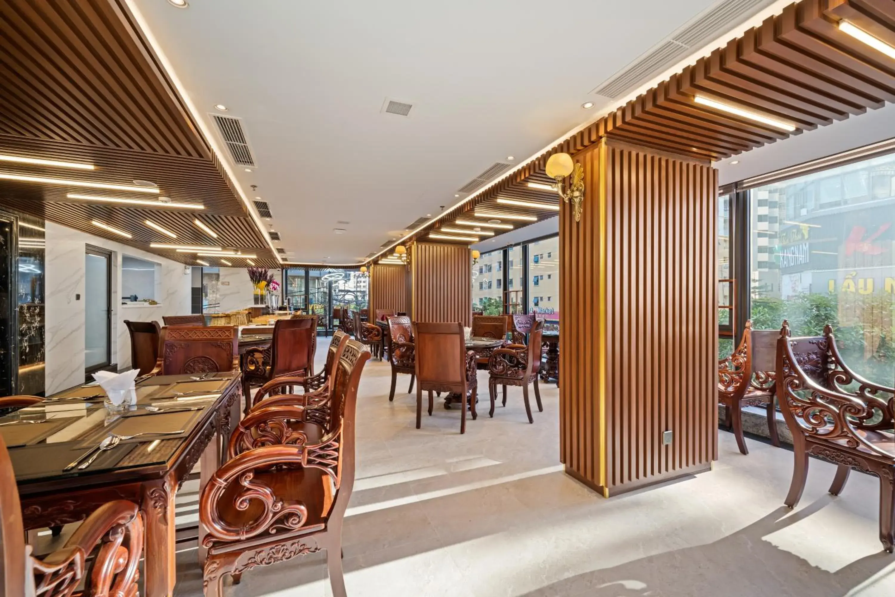 Restaurant/places to eat in Monalisa Luxury Hotel Restaurant/places to eat in Monalisa Luxury Hotel