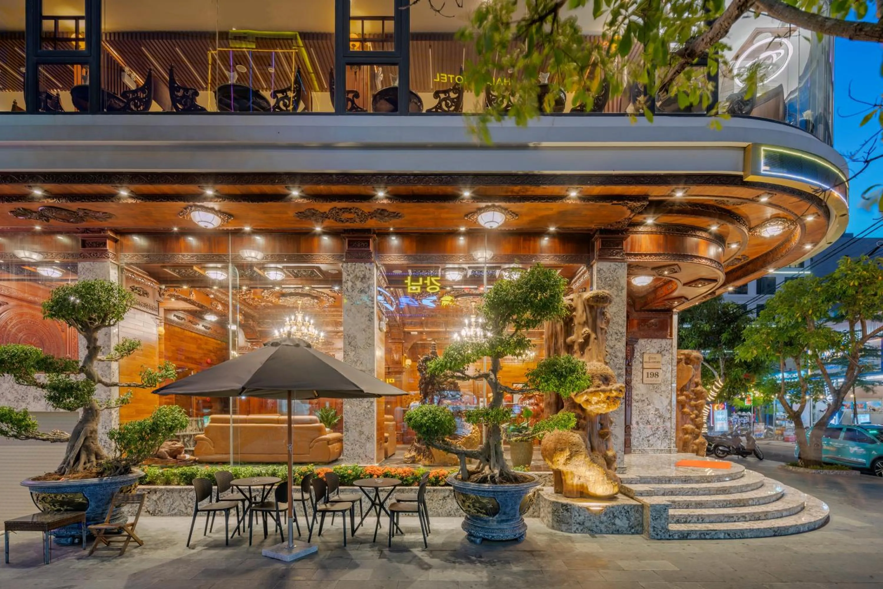 Property building in Monalisa Luxury Hotel