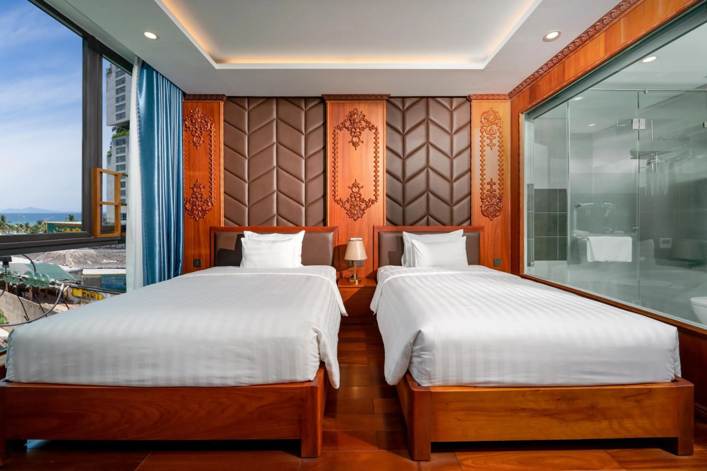 Bed in Monalisa Luxury Hotel