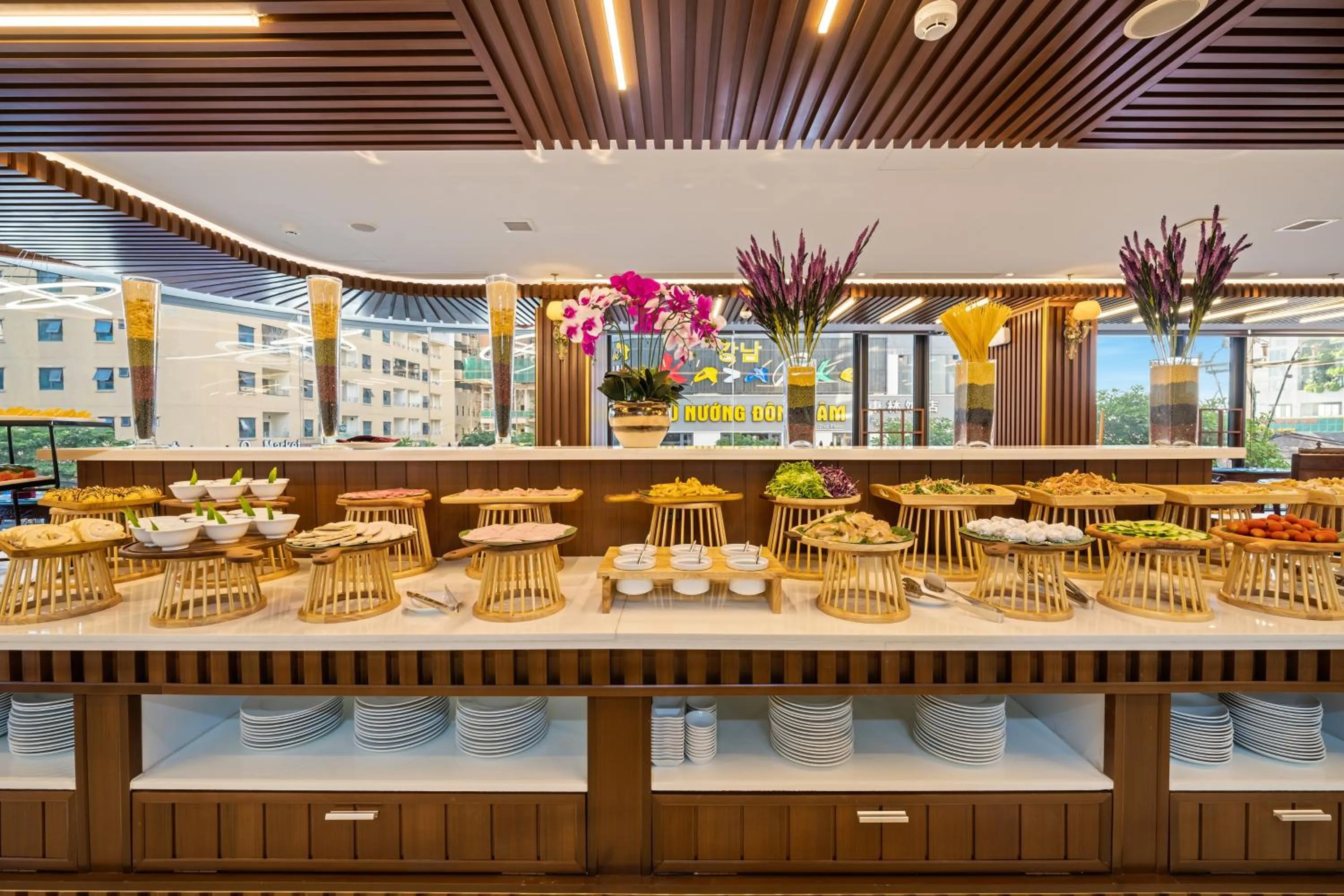 Restaurant/places to eat in Monalisa Luxury Hotel