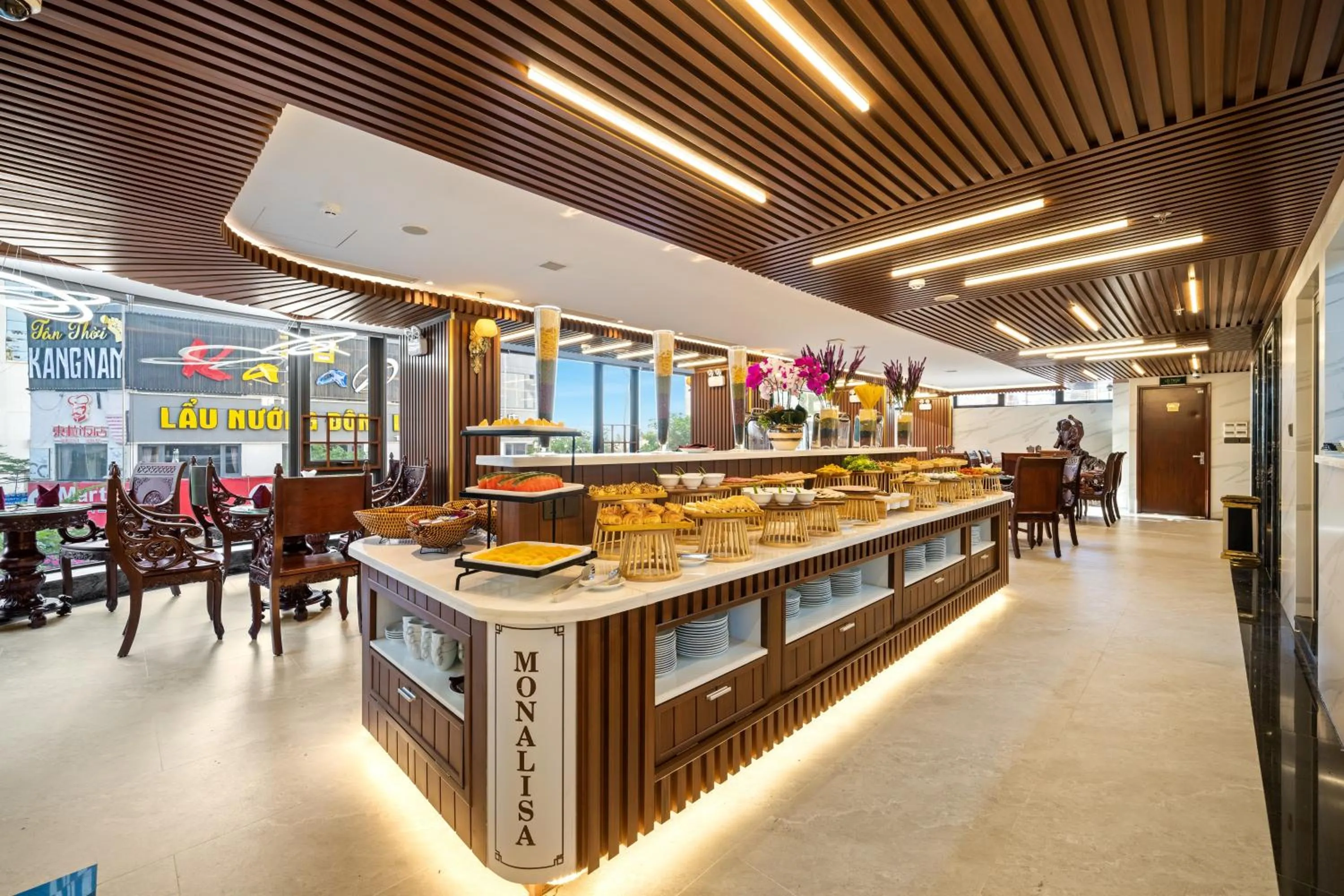 Restaurant/places to eat in Monalisa Luxury Hotel