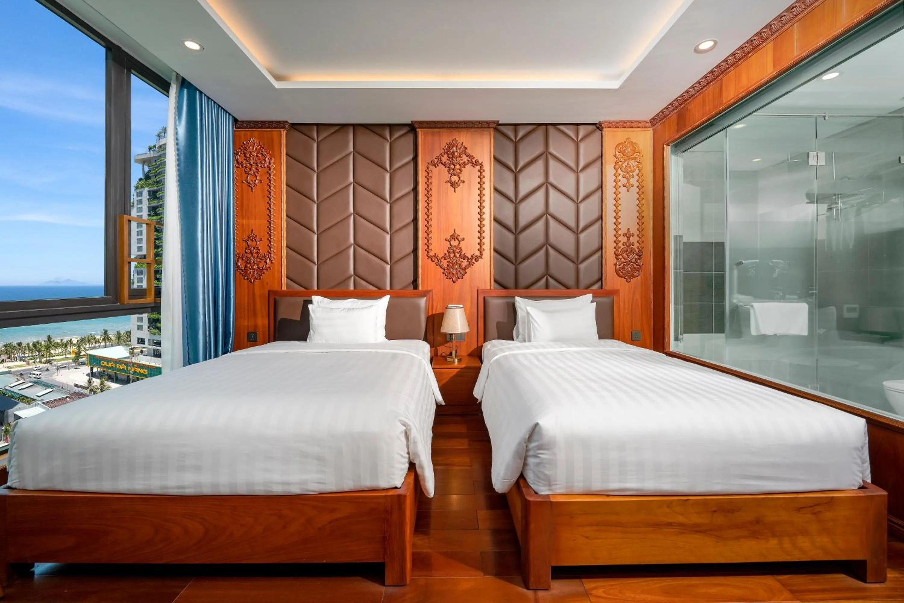 Bed in Monalisa Luxury Hotel