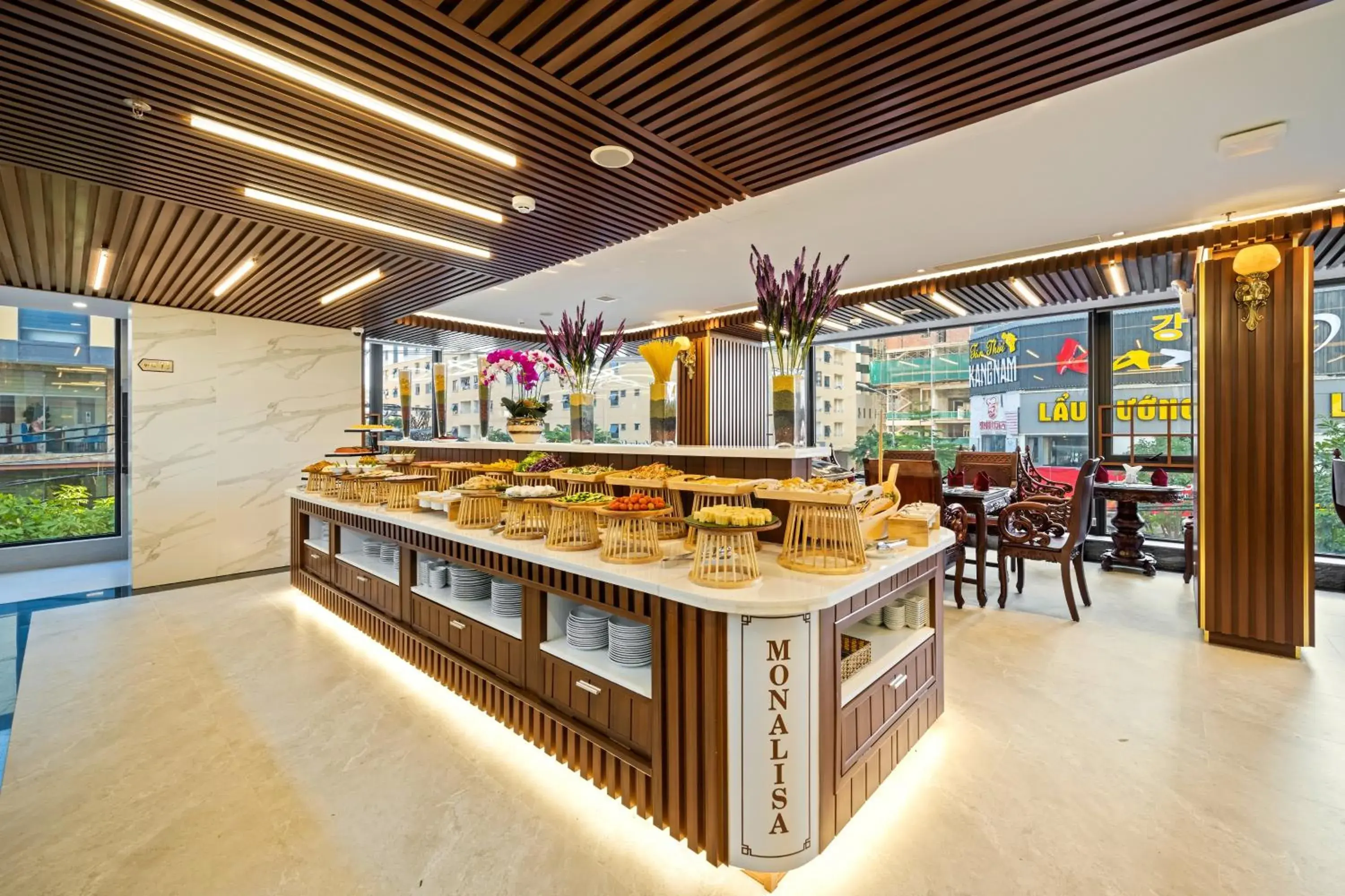 Restaurant/places to eat in Monalisa Luxury Hotel Restaurant/places to eat in Monalisa Luxury Hotel