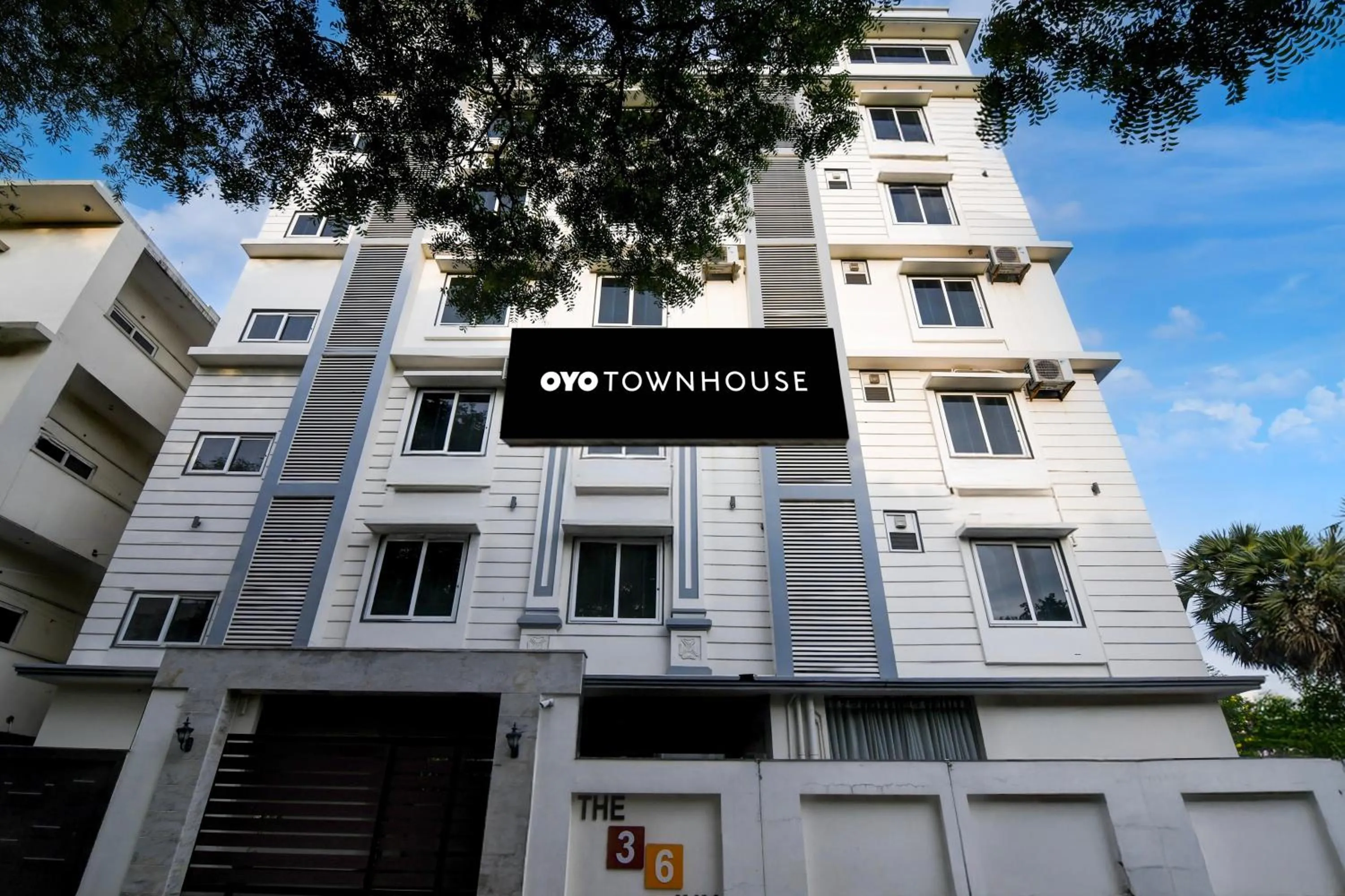 Facade/entrance in Townhouse The 36 Inn