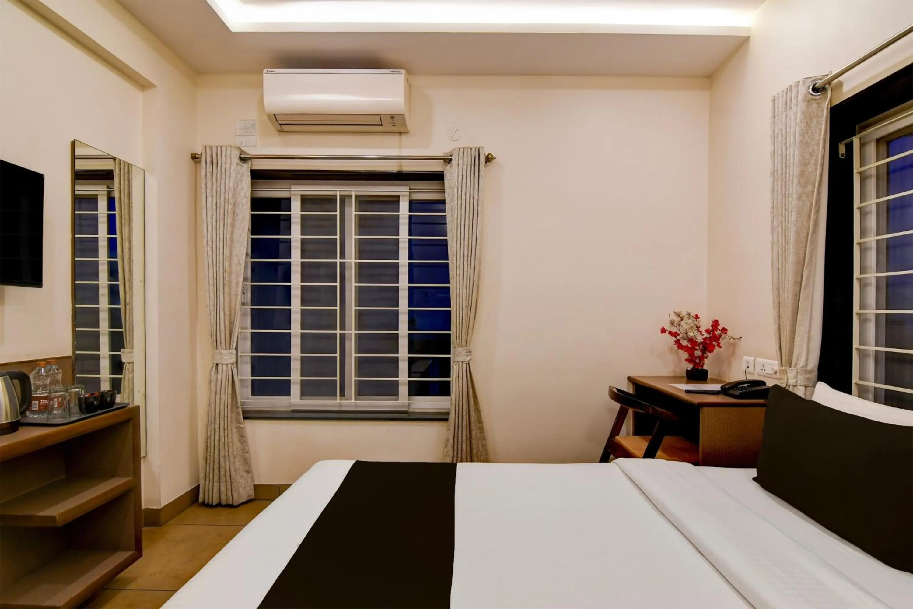 Bedroom, Bed in Townhouse The 36 Inn