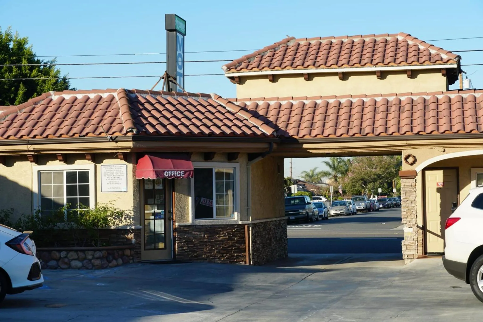 Property building in Avenue Motel