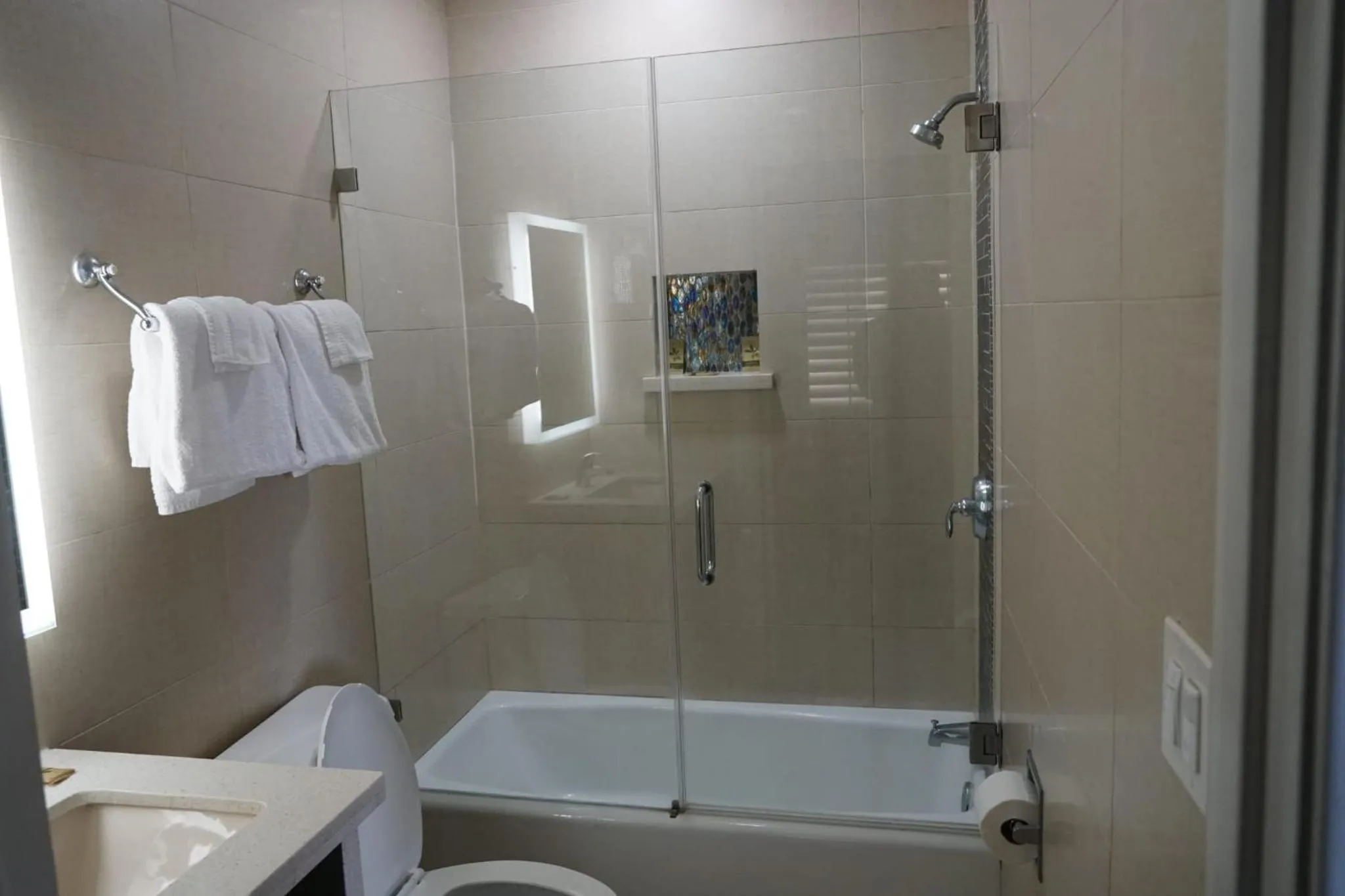 Shower in Avenue Motel