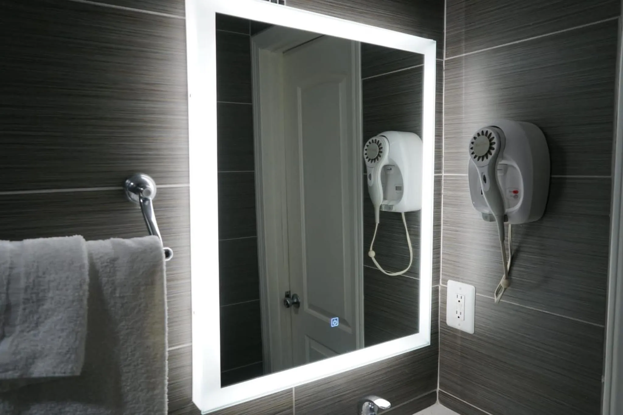 Bathroom in Avenue Motel