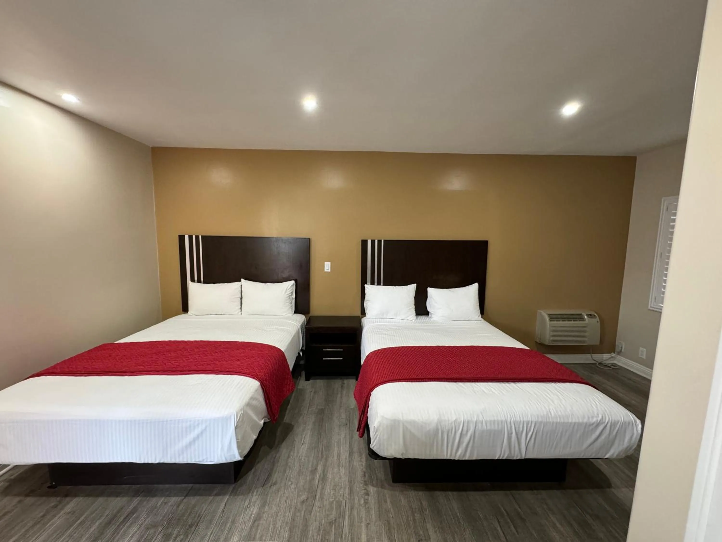 Bedroom, Bed in Avenue Motel