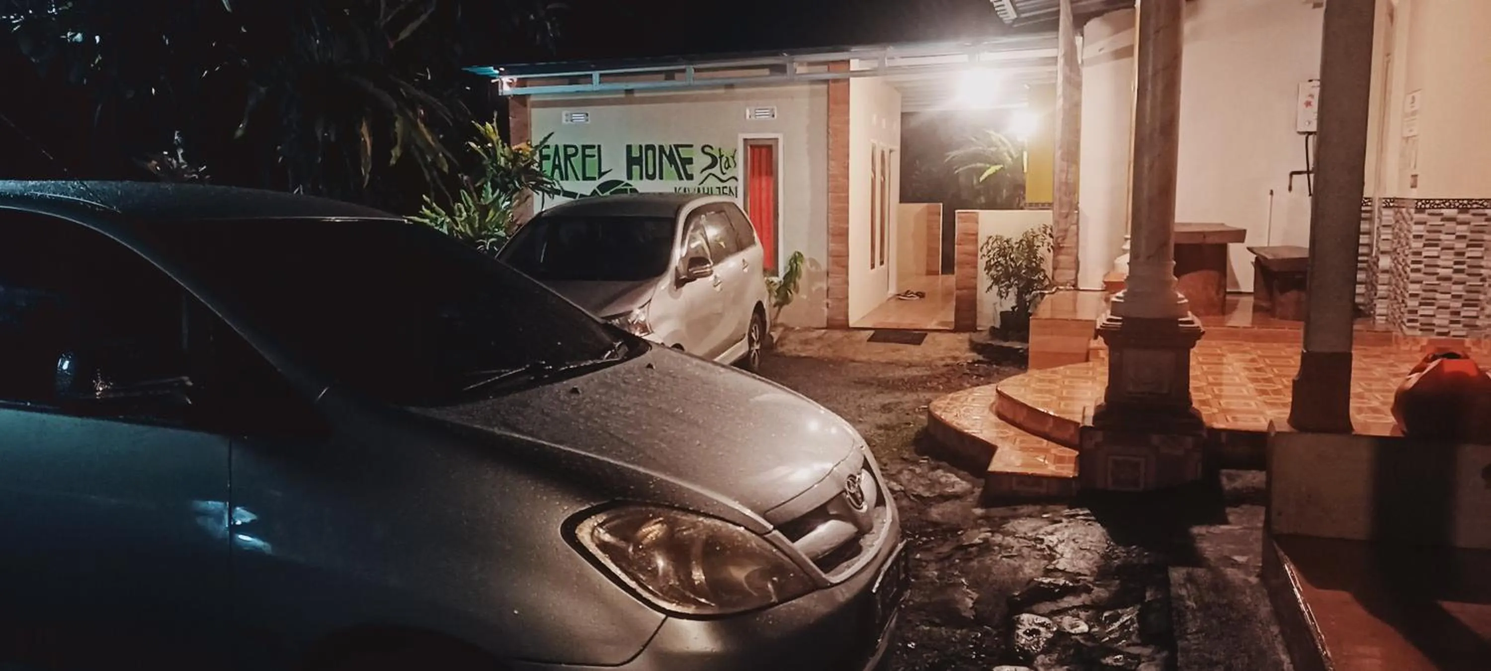 Parking in FAREL HOMESTAY KAWAHIJEN