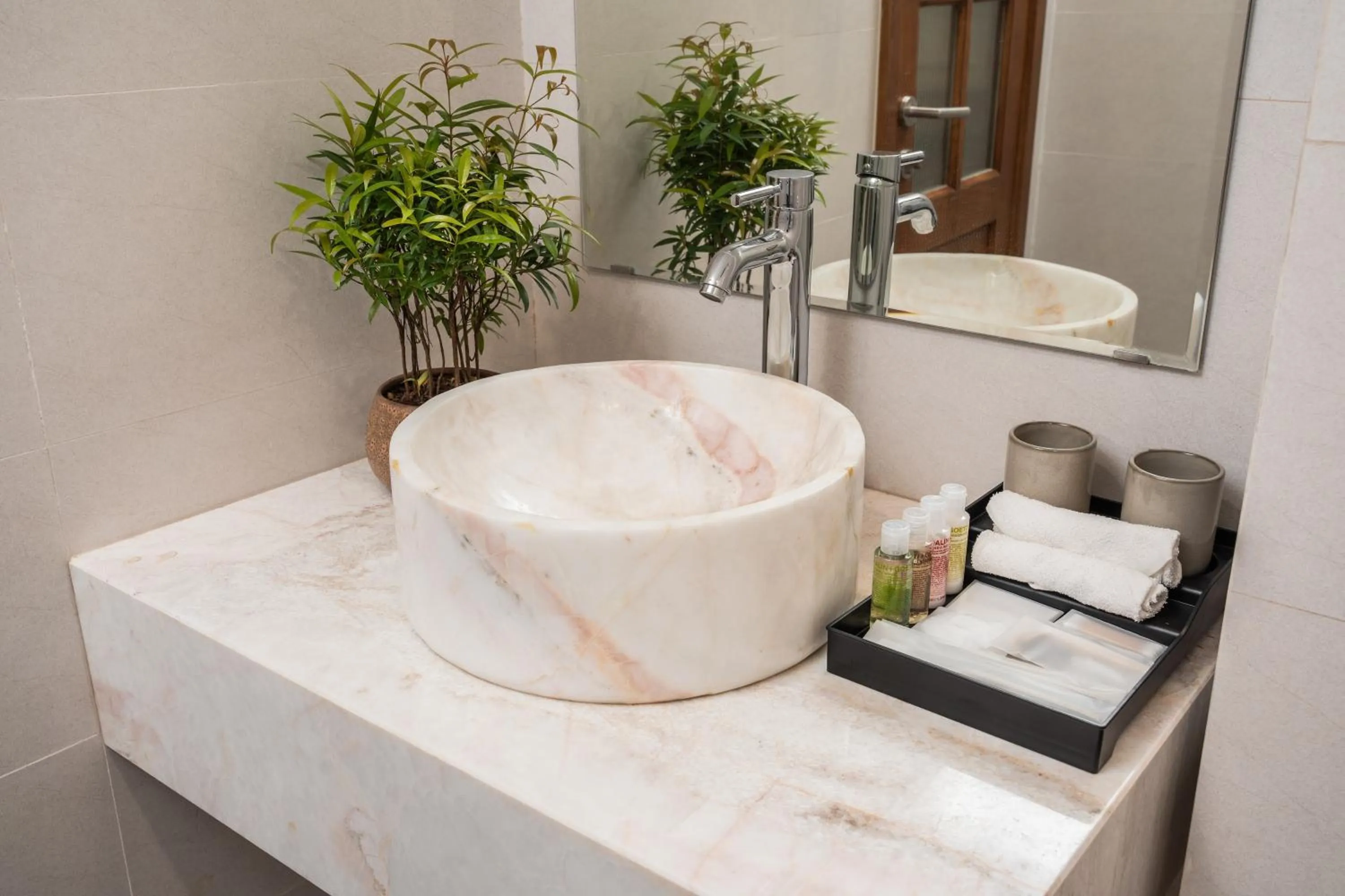 Bathroom in Le Parfum Apartment and Hotel