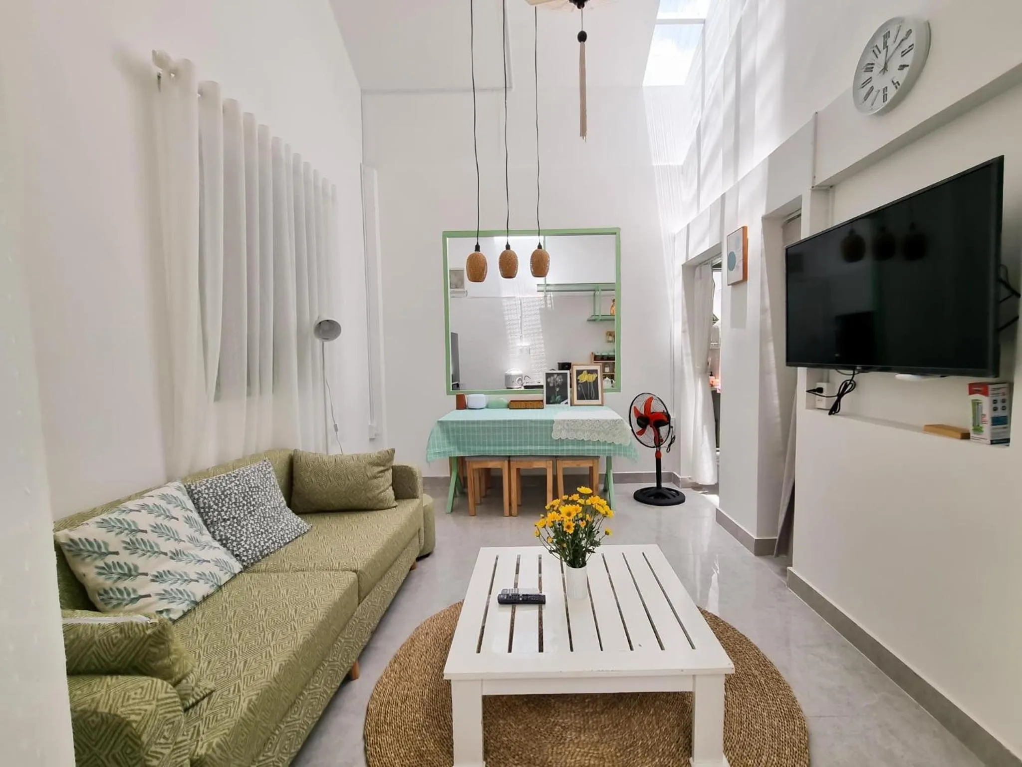 Communal lounge/ TV room in Anh Quân House