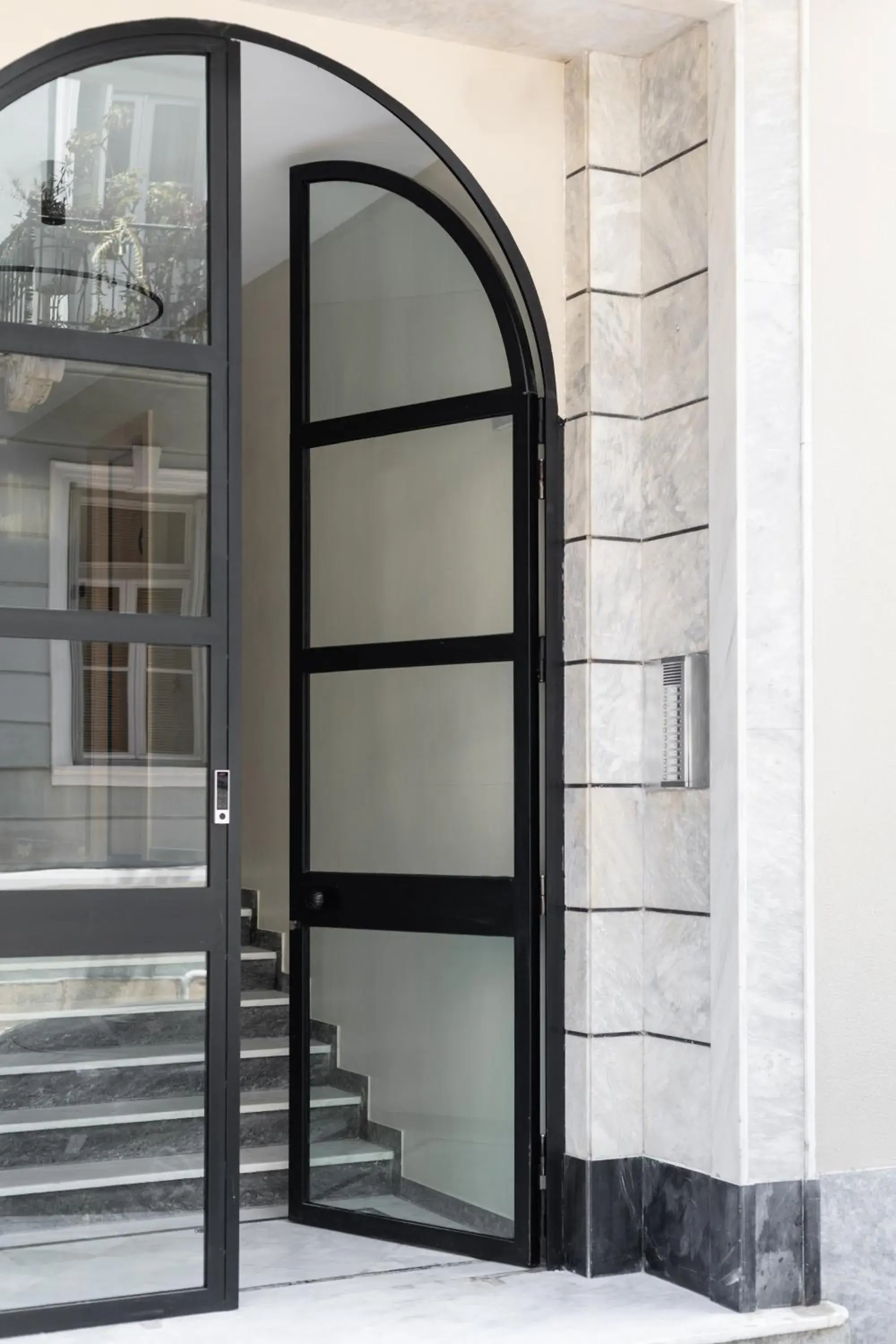 Property building in Elliot Neapoli, Athens Property building in Elliot Neapoli, Athens