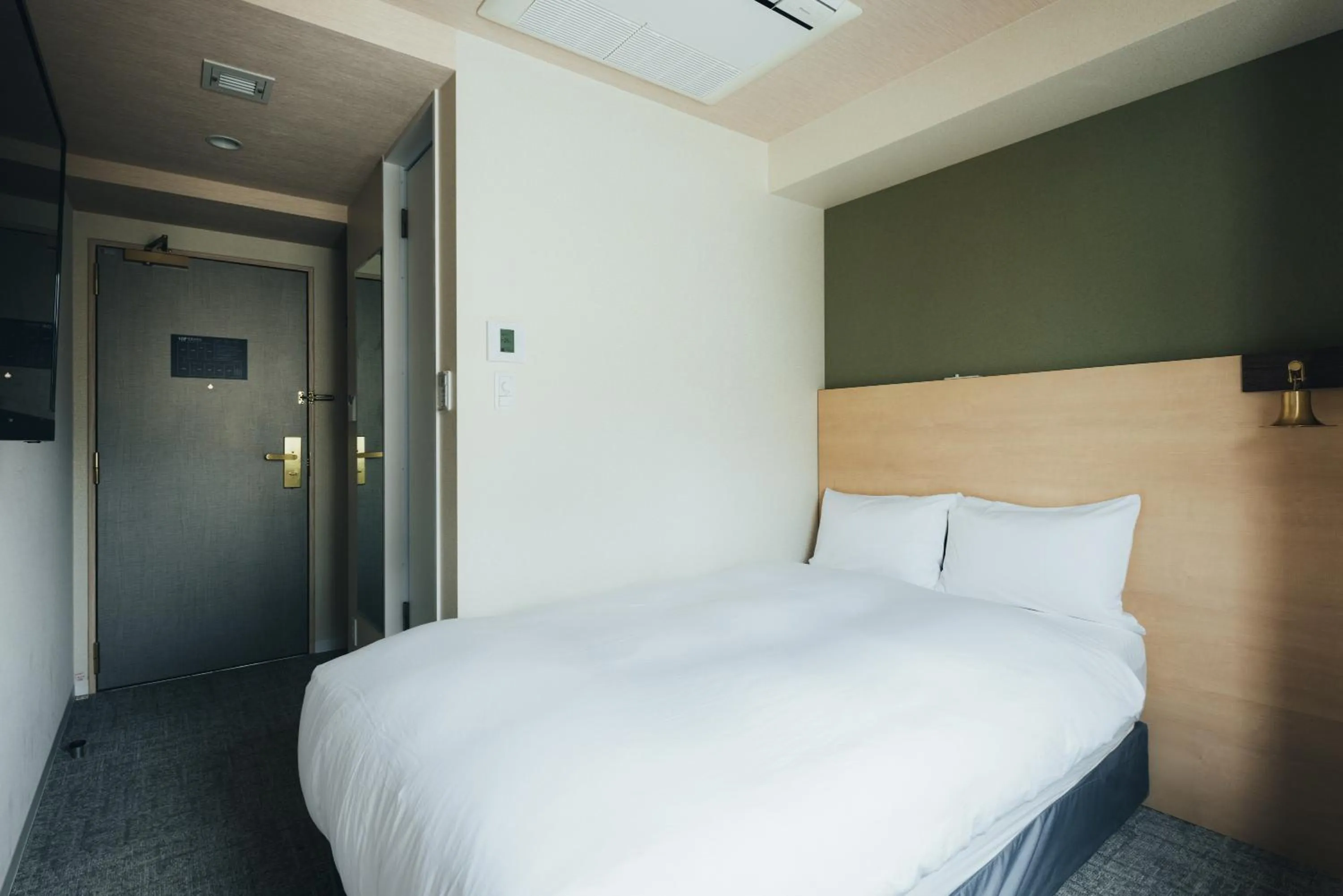 Photo of the whole room, Bed in MEANDER Osaka