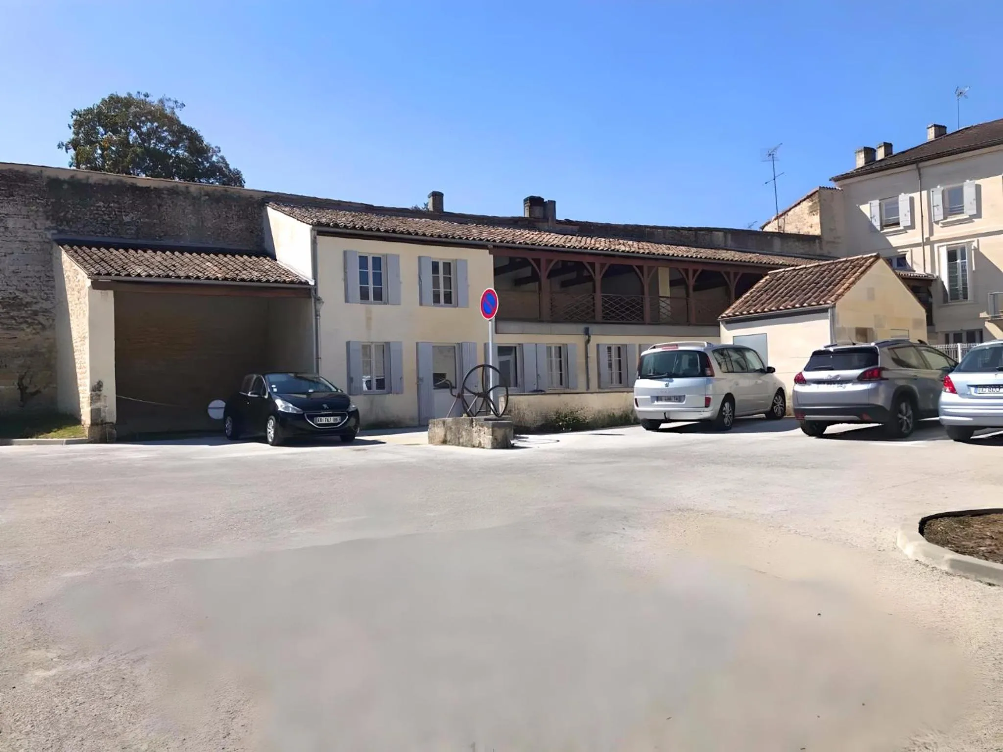 Location in Grand T2 Neuf de Standing Centre Ville Jonzac