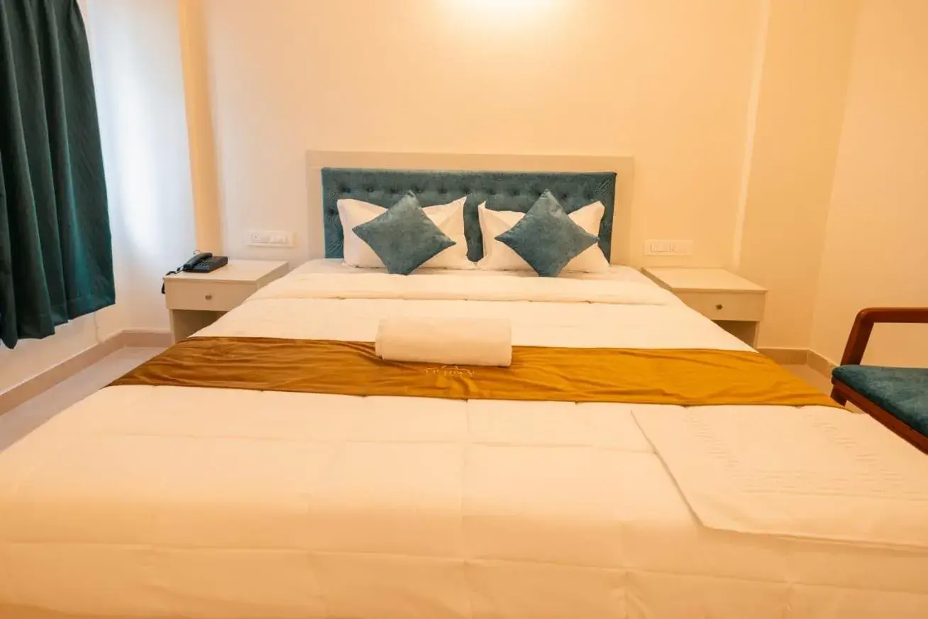 Bed in Uptown Suites Bed in Uptown Suites