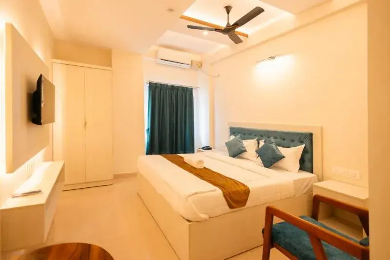 Bed in Uptown Suites Bed in Uptown Suites