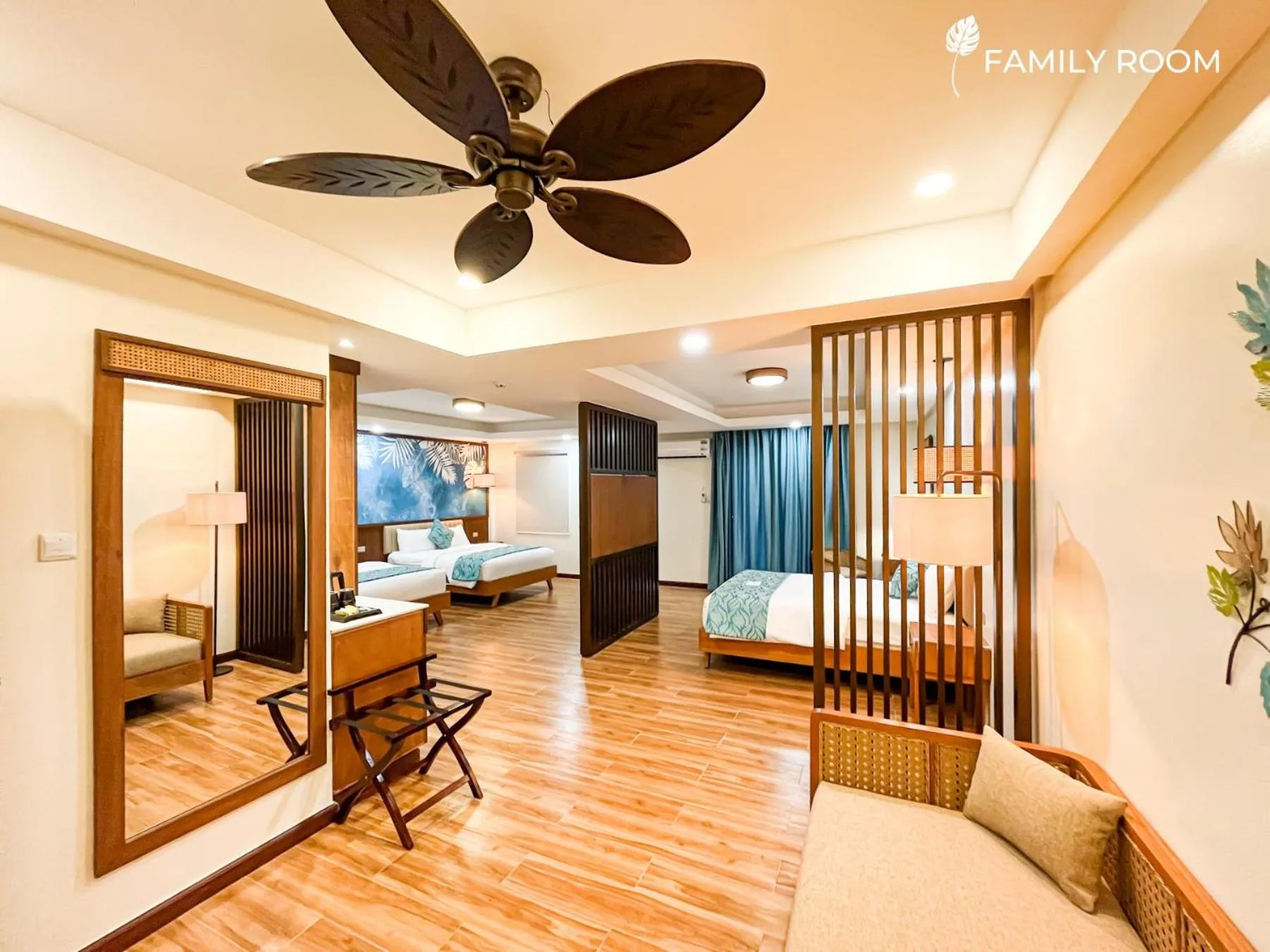 Photo of the whole room, Bed in La Jolla Hotel and Beach Resort