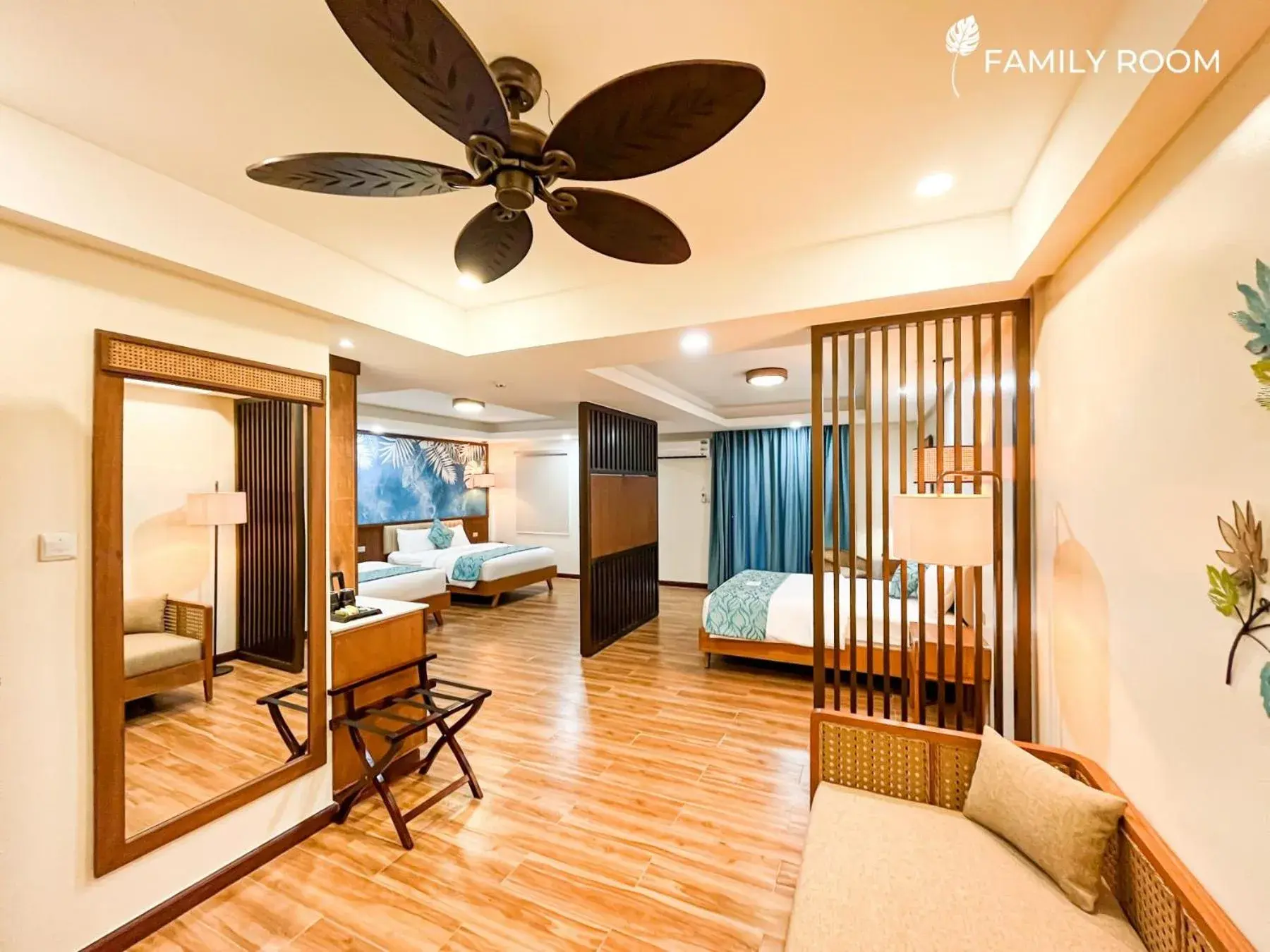 Photo of the whole room, Bed in La Jolla Hotel and Beach Resort Photo of the whole room, Bed in La Jolla Hotel and Beach Resort