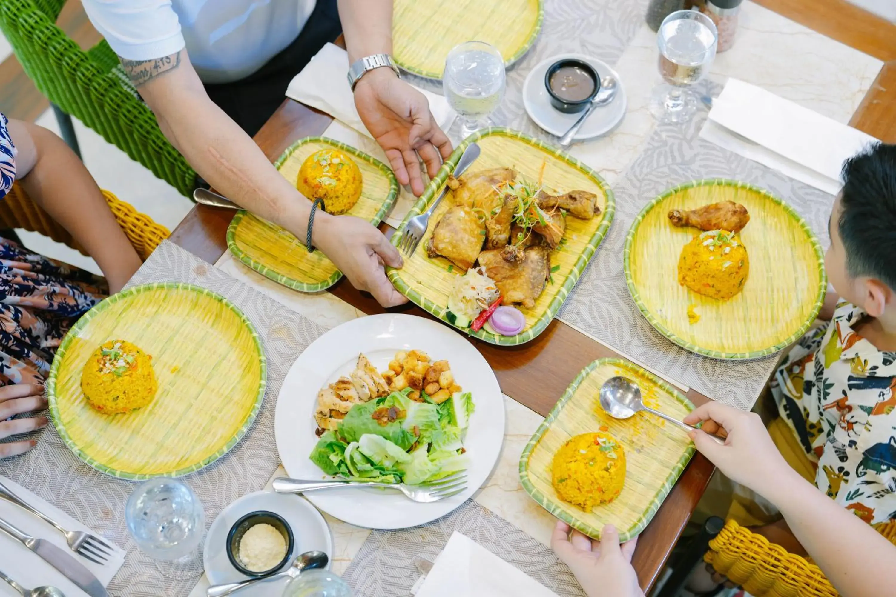 Restaurant/places to eat in La Jolla Hotel and Beach Resort Restaurant/places to eat in La Jolla Hotel and Beach Resort