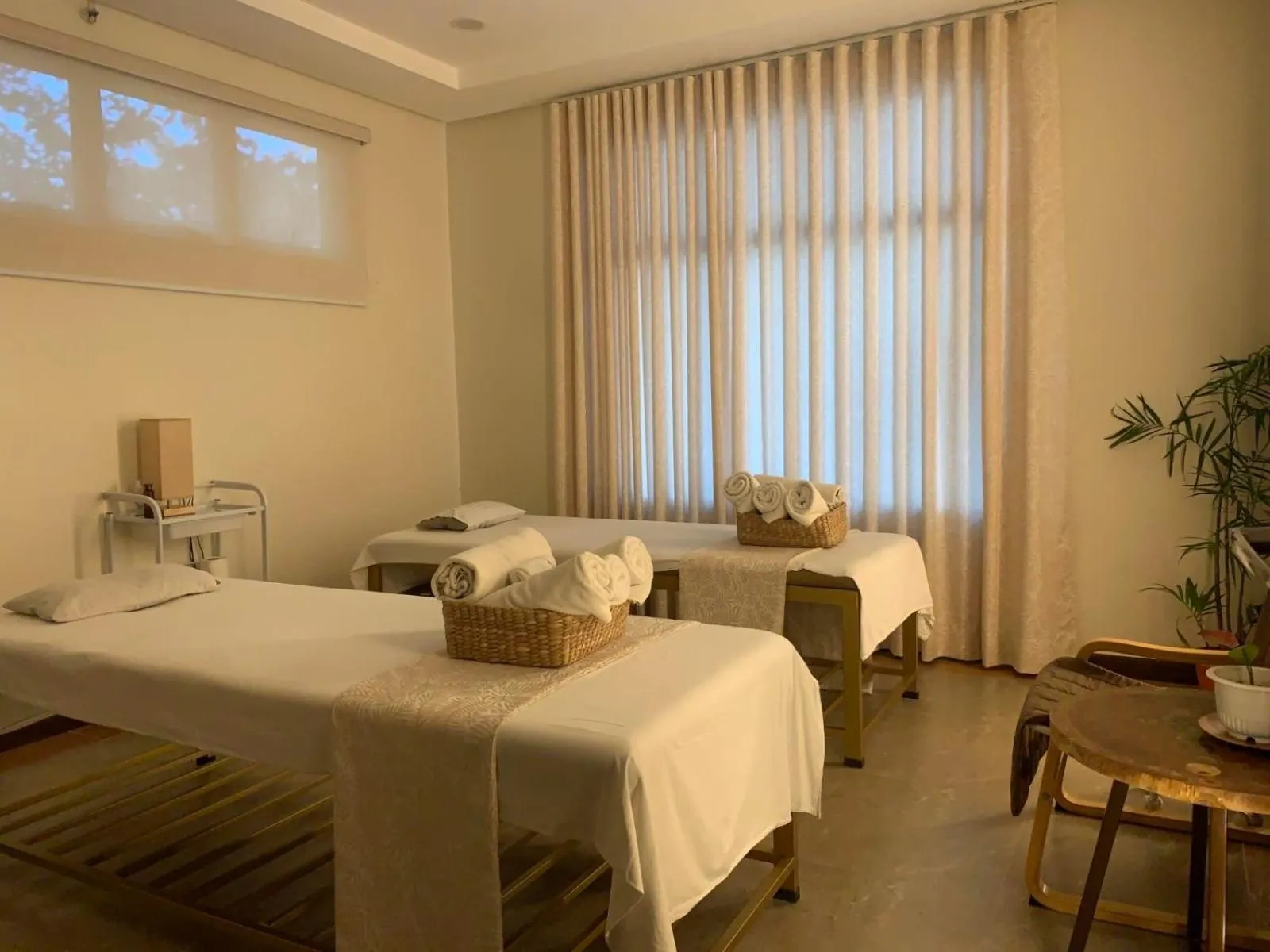 Massage, Bed in La Jolla Hotel and Beach Resort