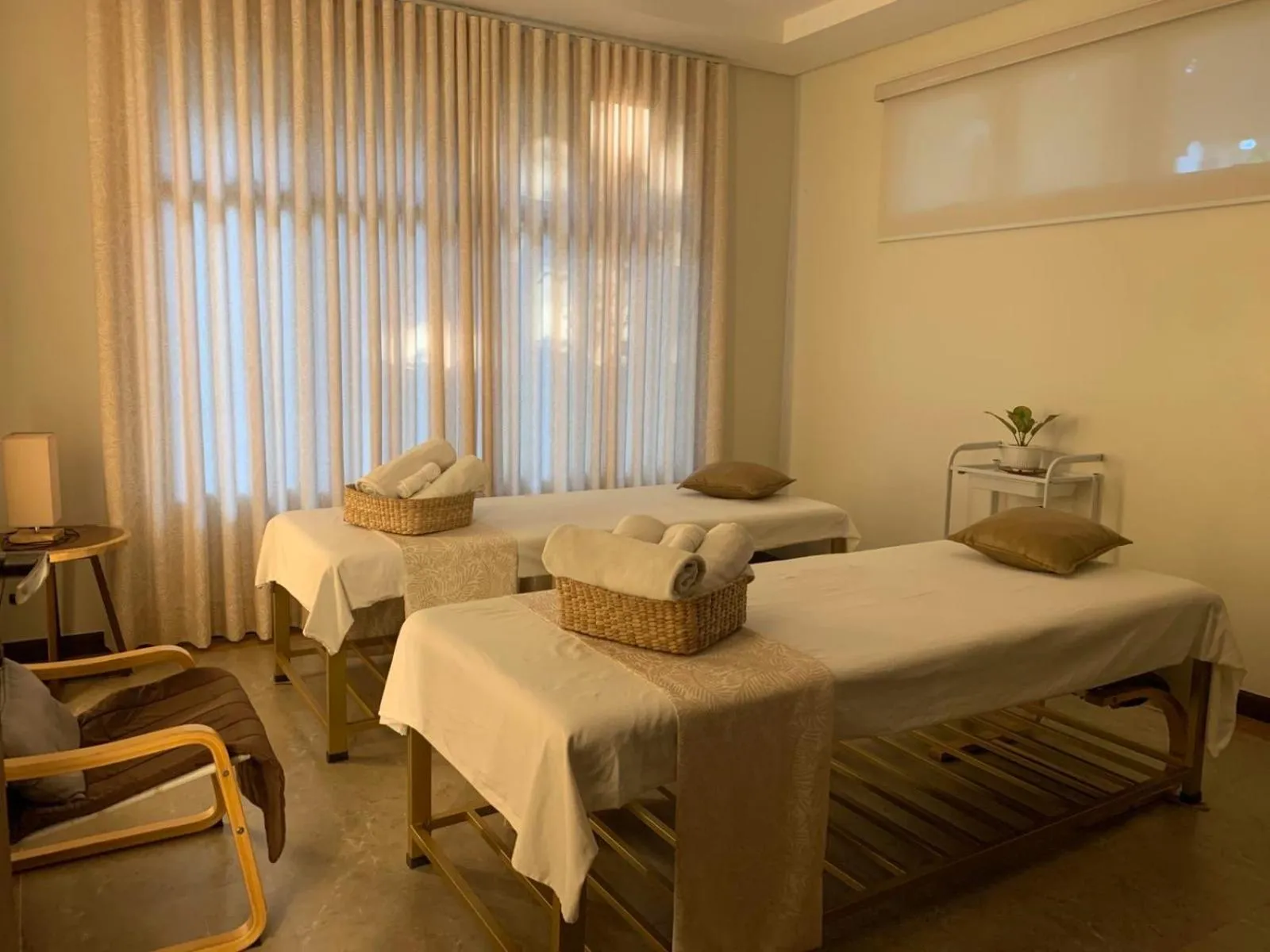 Massage, Bed in La Jolla Hotel and Beach Resort