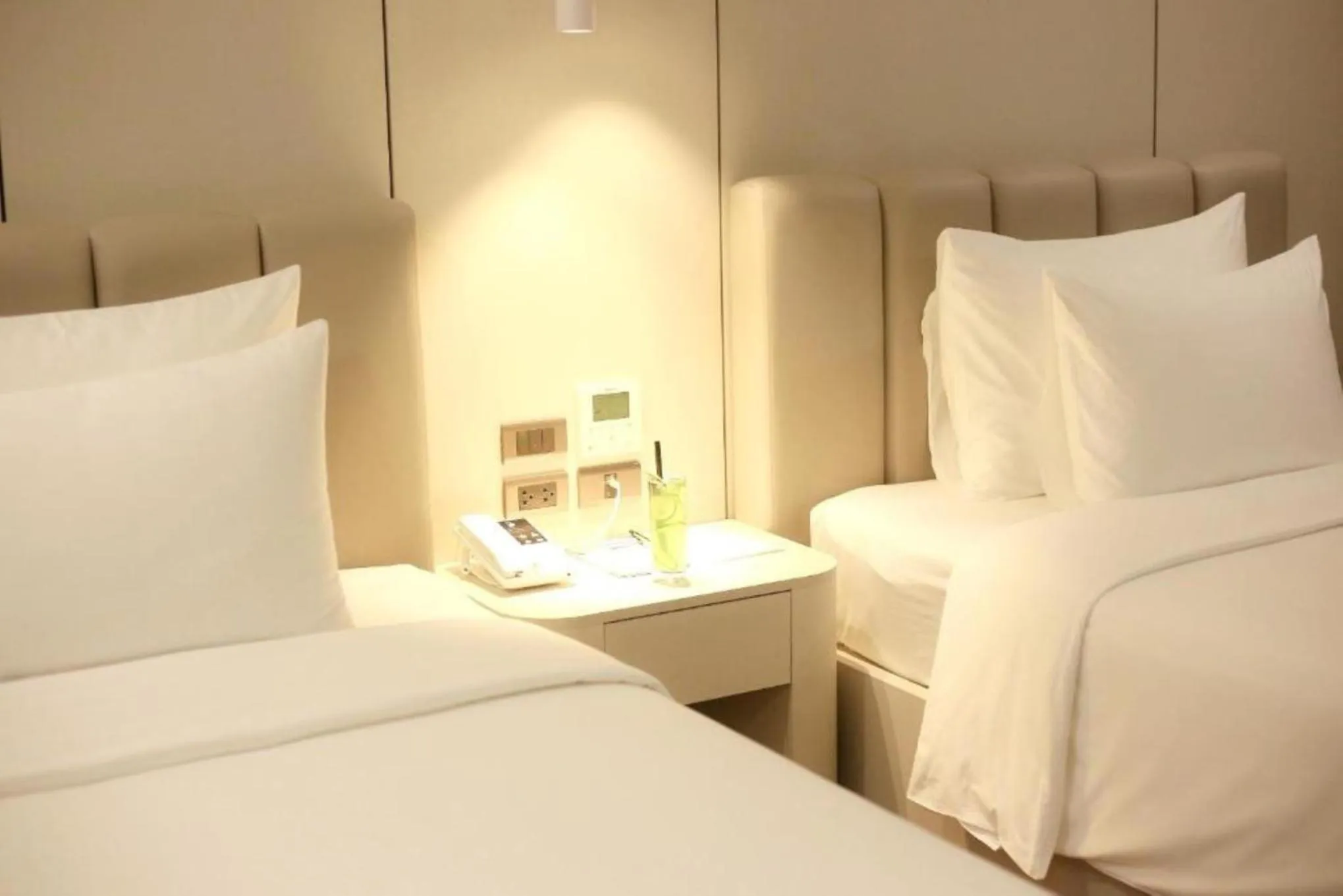 Photo of the whole room, Bed in Danitel Halong