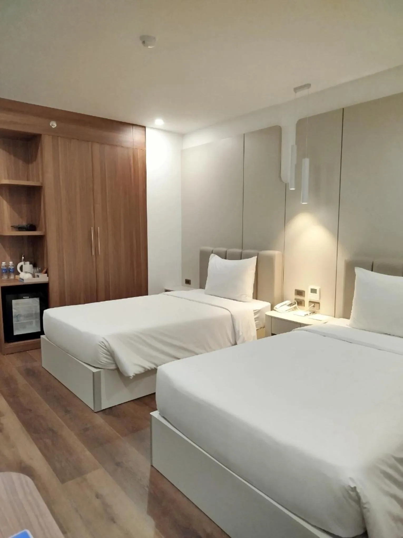Photo of the whole room, Bed in Danitel Halong