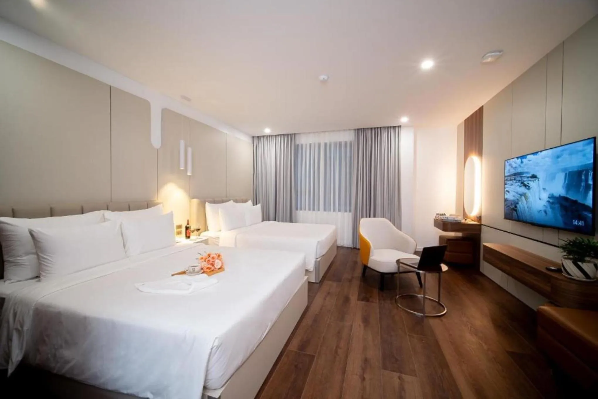 Photo of the whole room, Bed in Danitel Halong