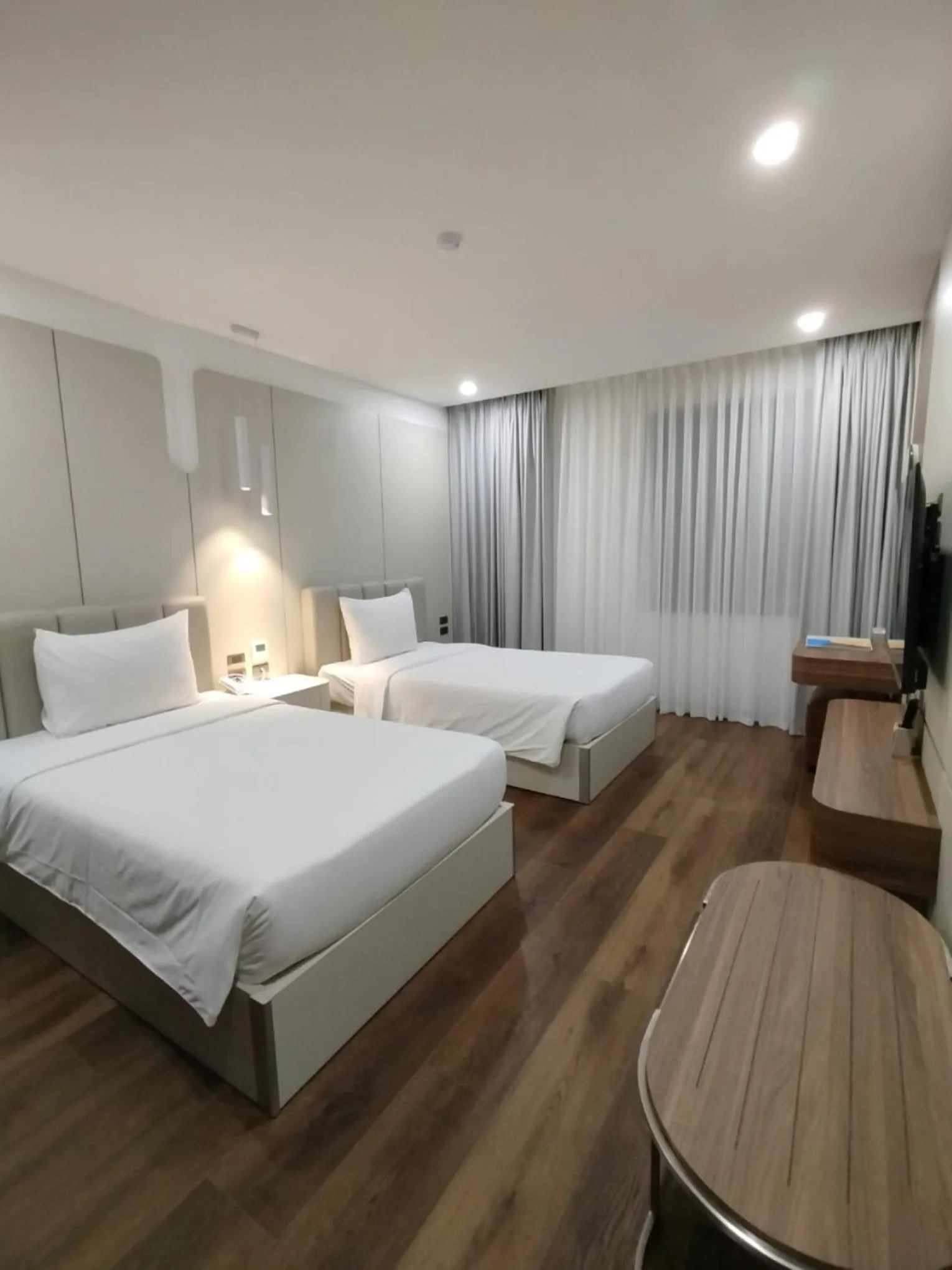 Photo of the whole room, Bed in Danitel Halong