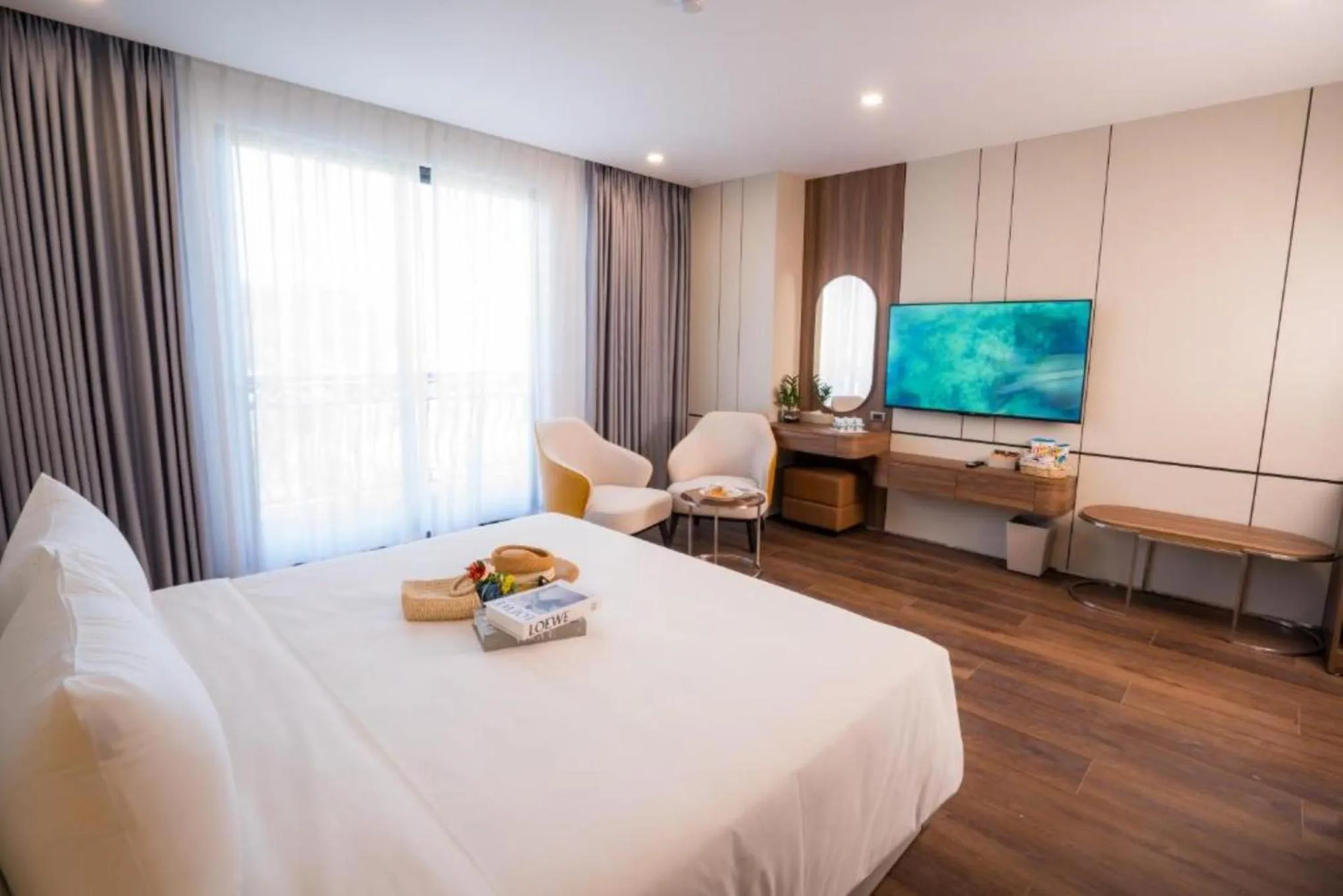 Photo of the whole room, Bed in Danitel Halong