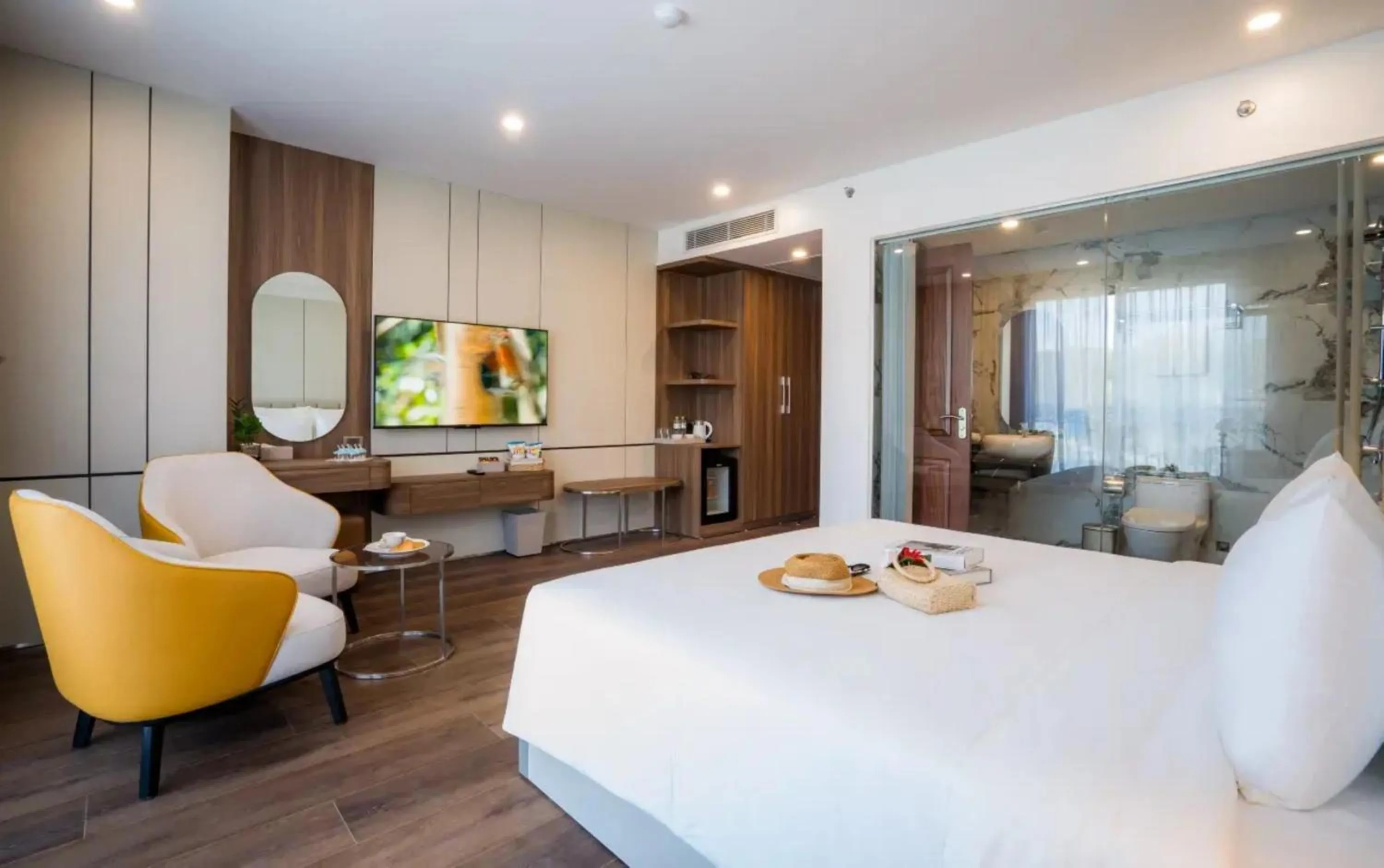 Photo of the whole room in Danitel Halong