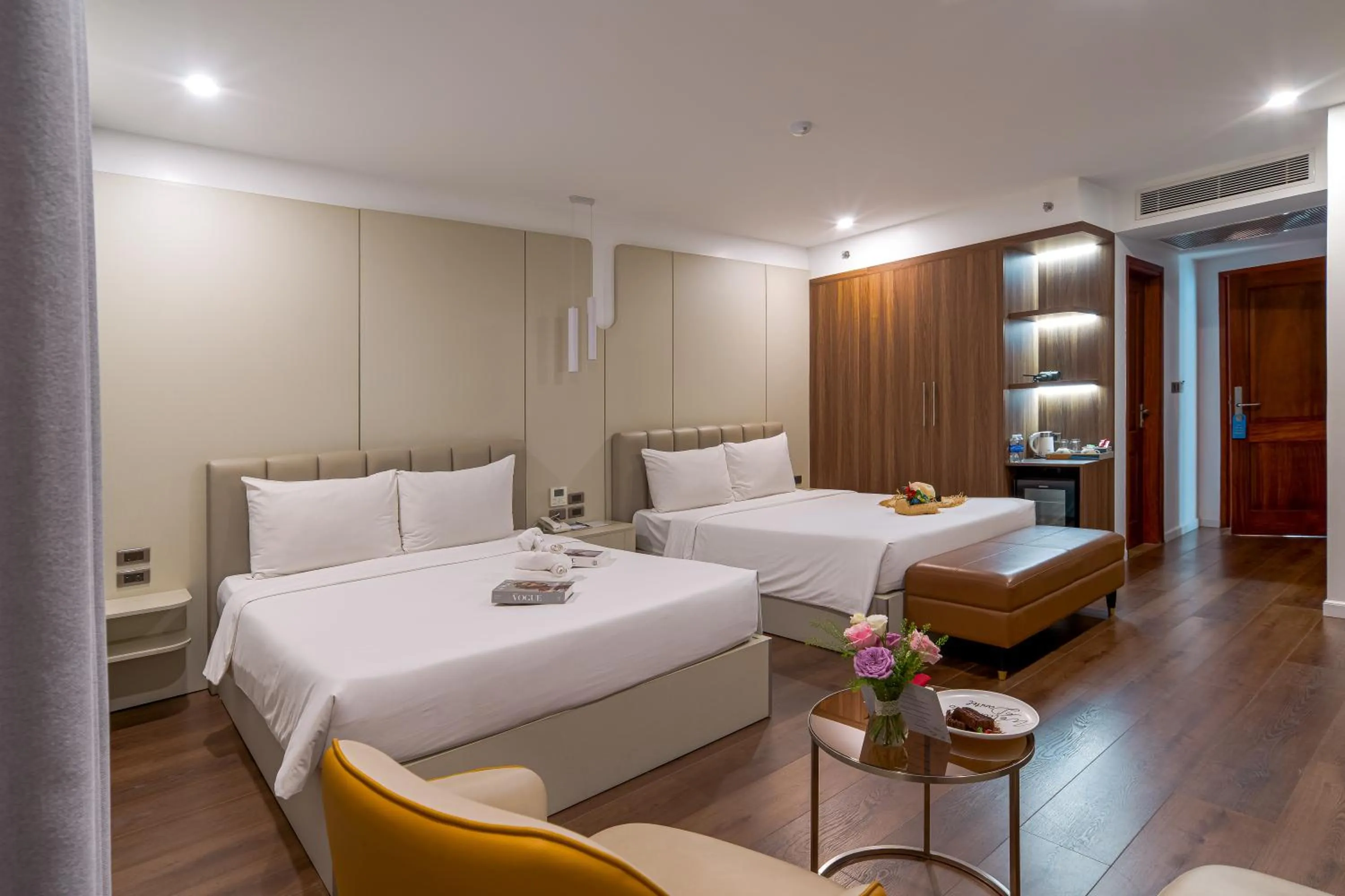 Photo of the whole room, Bed in Danitel Halong