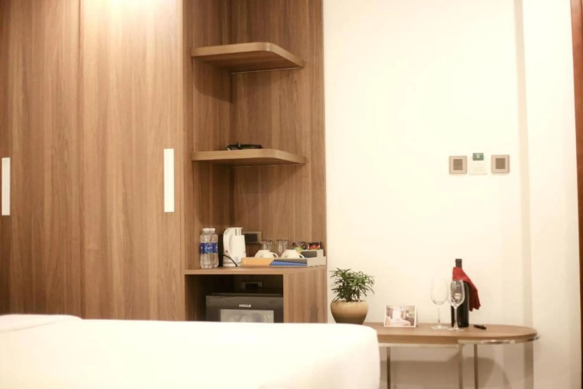 Photo of the whole room, Bed in Danitel Halong