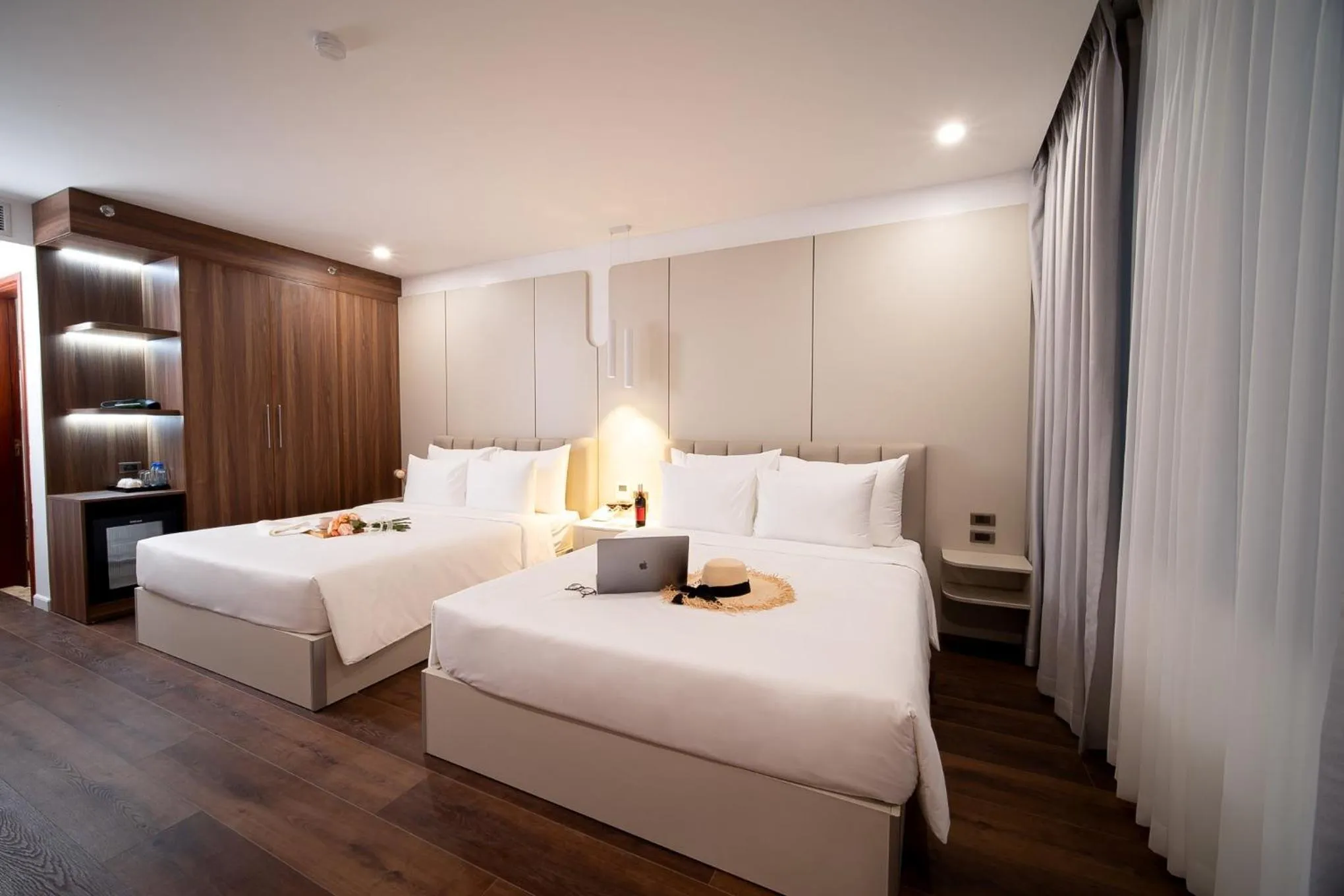 Photo of the whole room, Bed in Danitel Halong