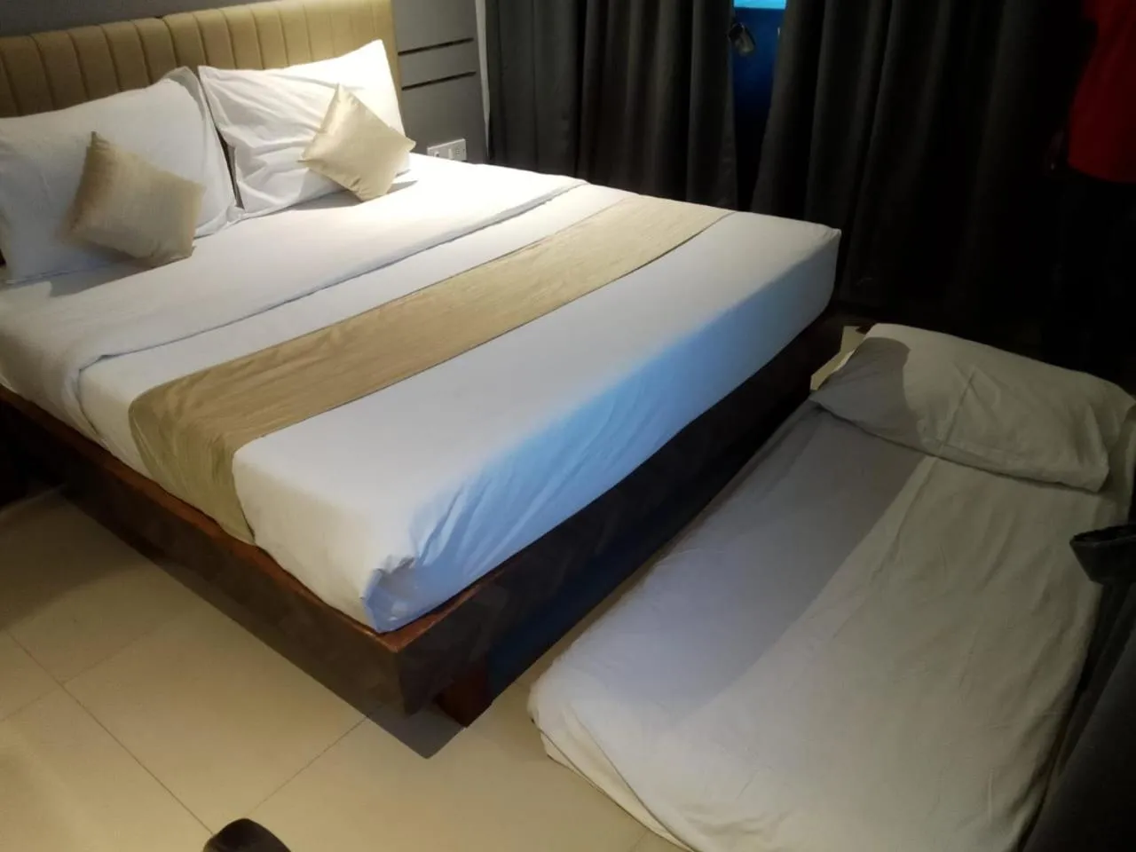 Bed in J R Residency