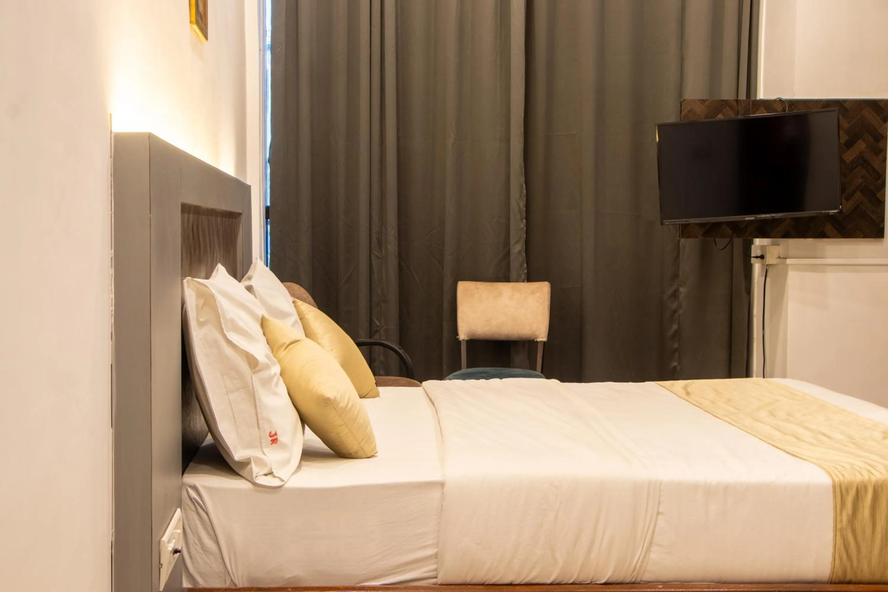 TV and multimedia, Bed in J R Residency