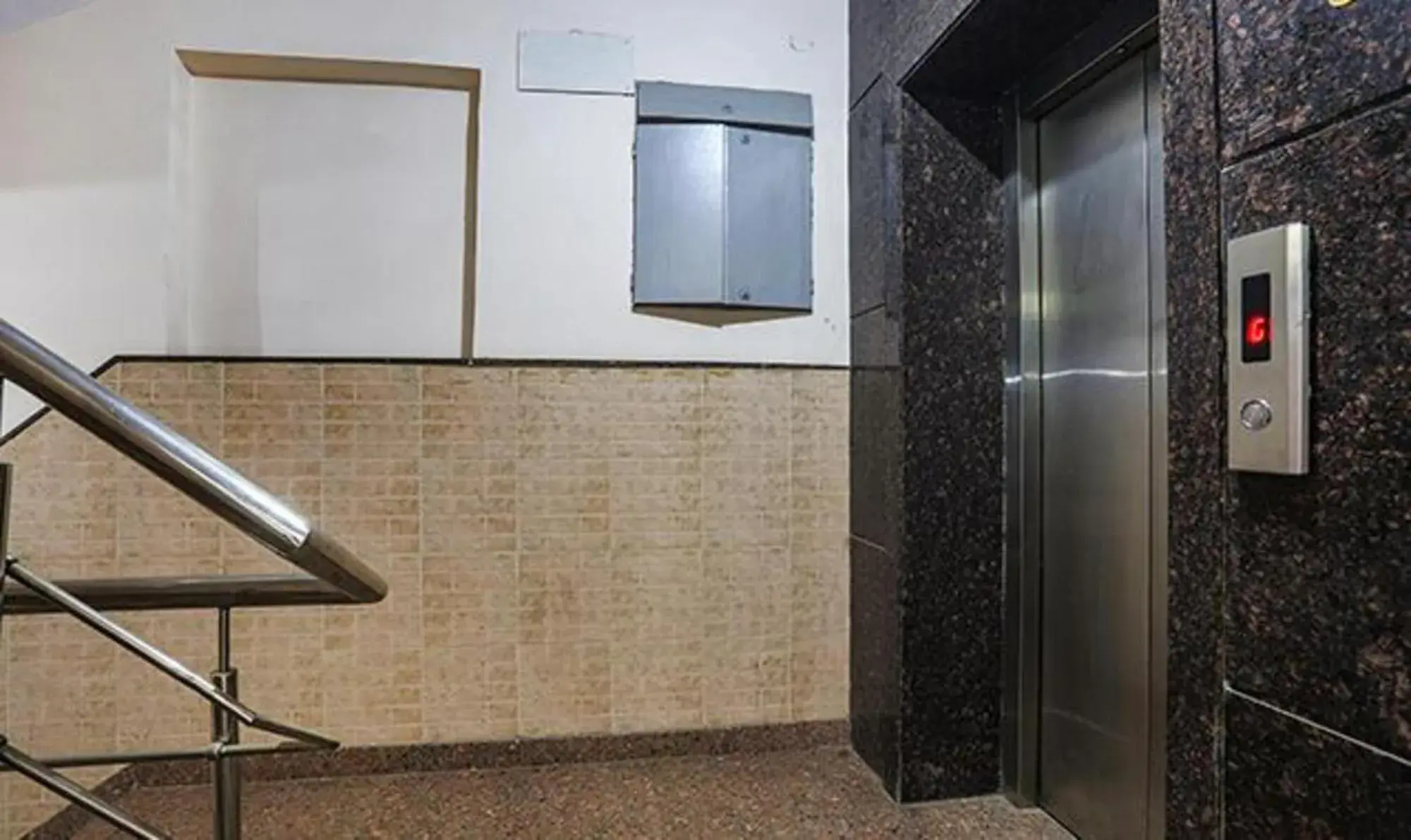 elevator in FabExpress RG Stay elevator in FabExpress RG Stay