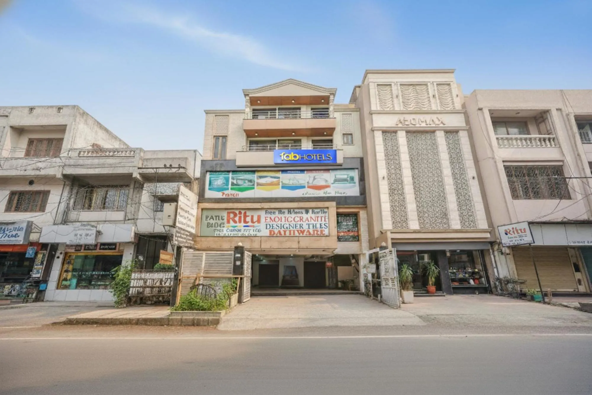 Facade/entrance in FabExpress RG Stay