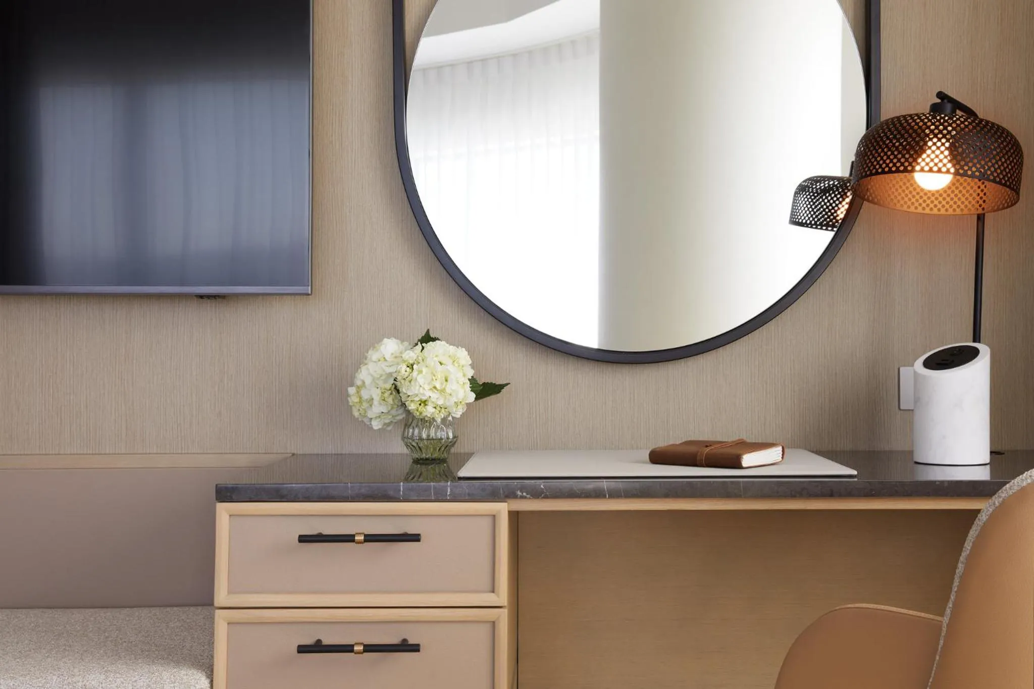 Photo of the whole room in InterContinental Seattle Bellevue, by IHG