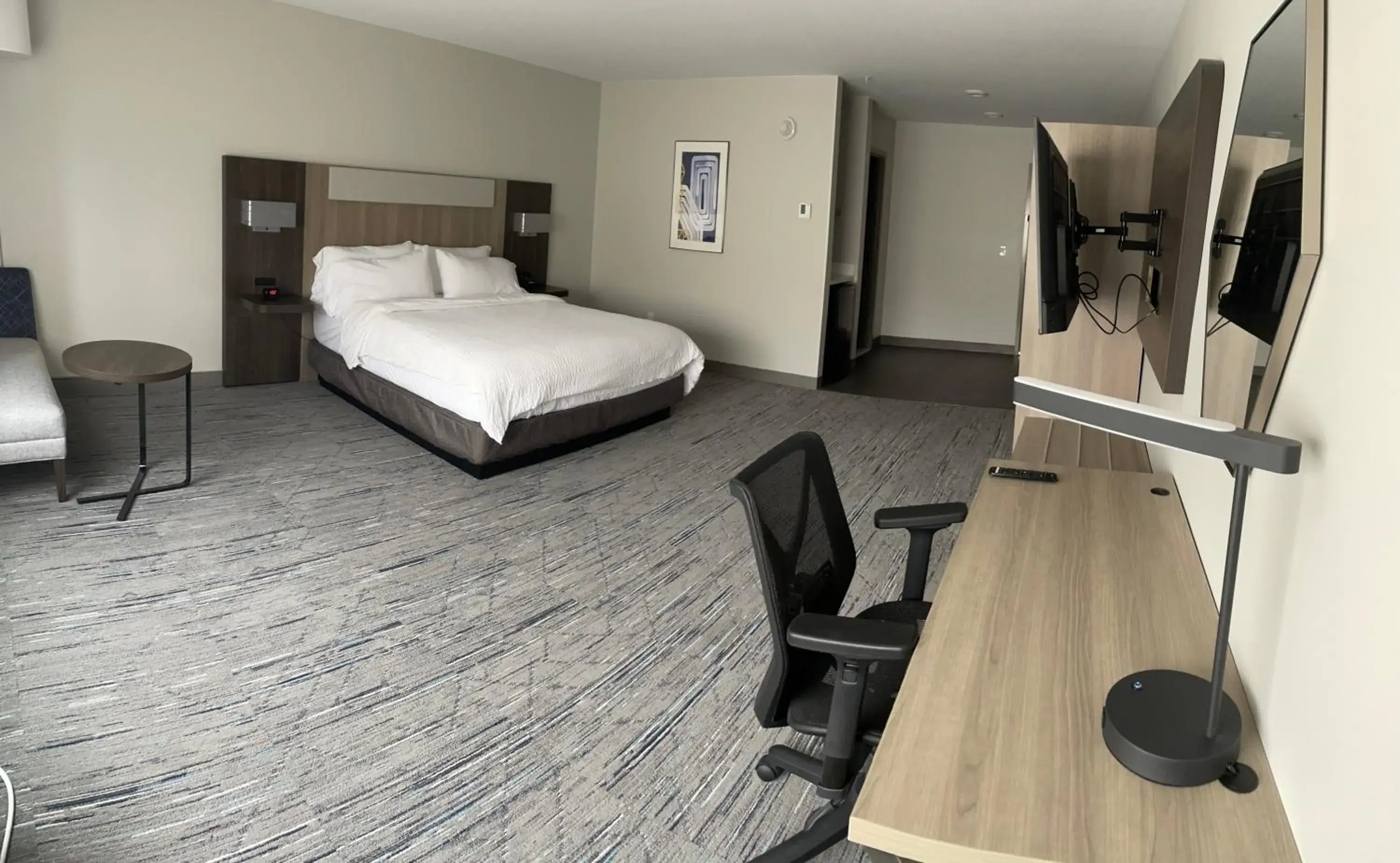 Bedroom, Bed in Holiday Inn Express & Suites Muskegon, an IHG Hotel