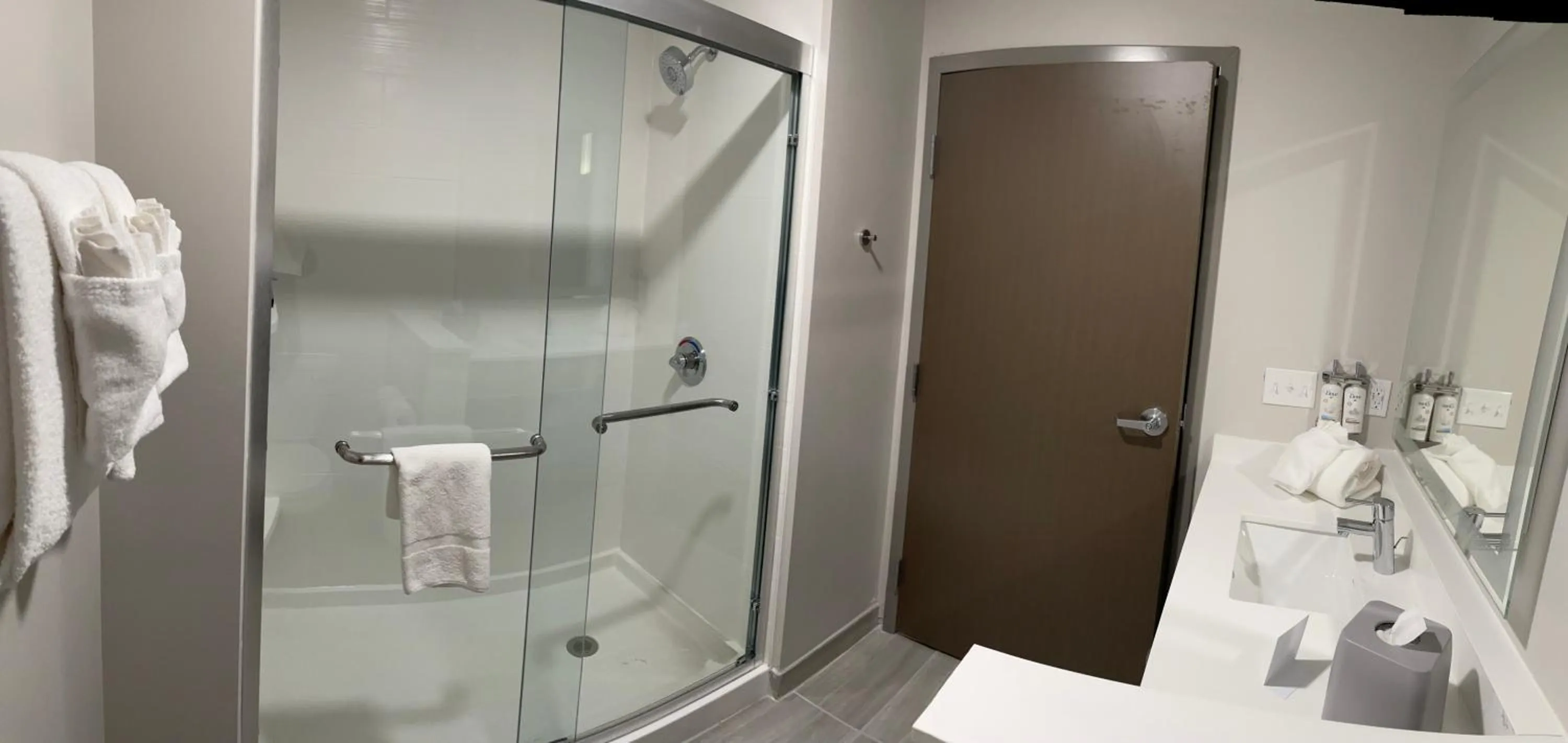 Bathroom in Holiday Inn Express & Suites Muskegon - Grand Haven by IHG